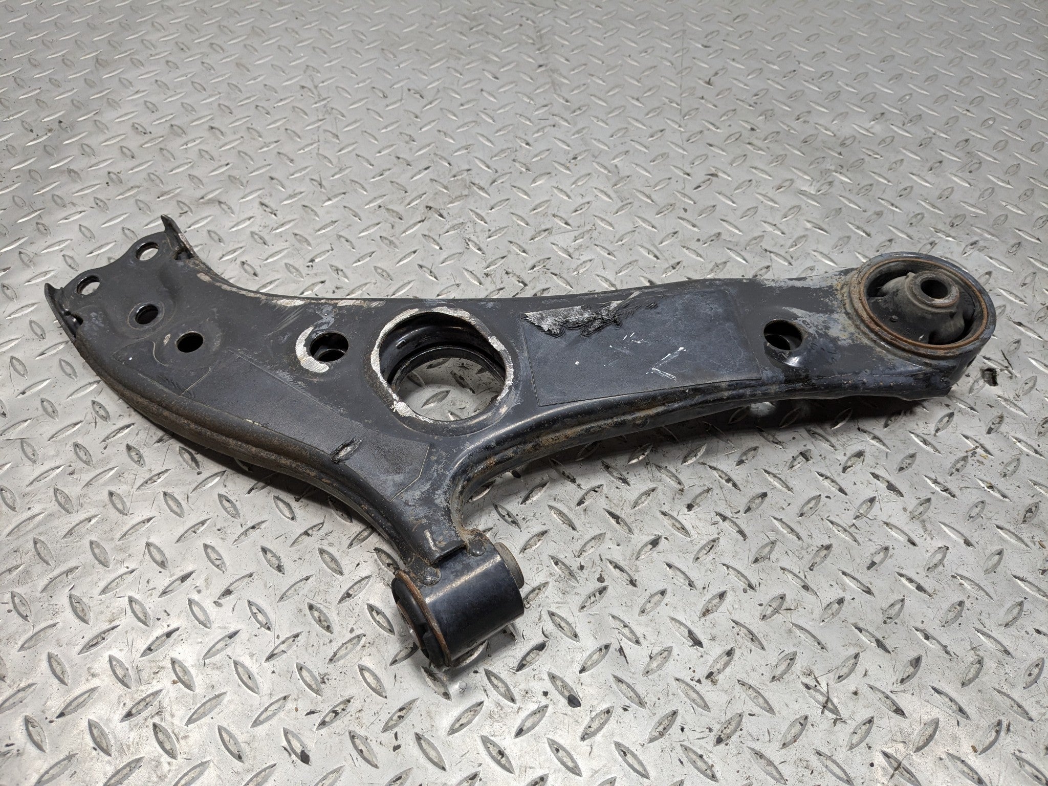 12 - 14 OEM HYUNDAI AZERA LOWER CONTROL ARM SUSPENSION FRONT LEFT DRIVER SIDE