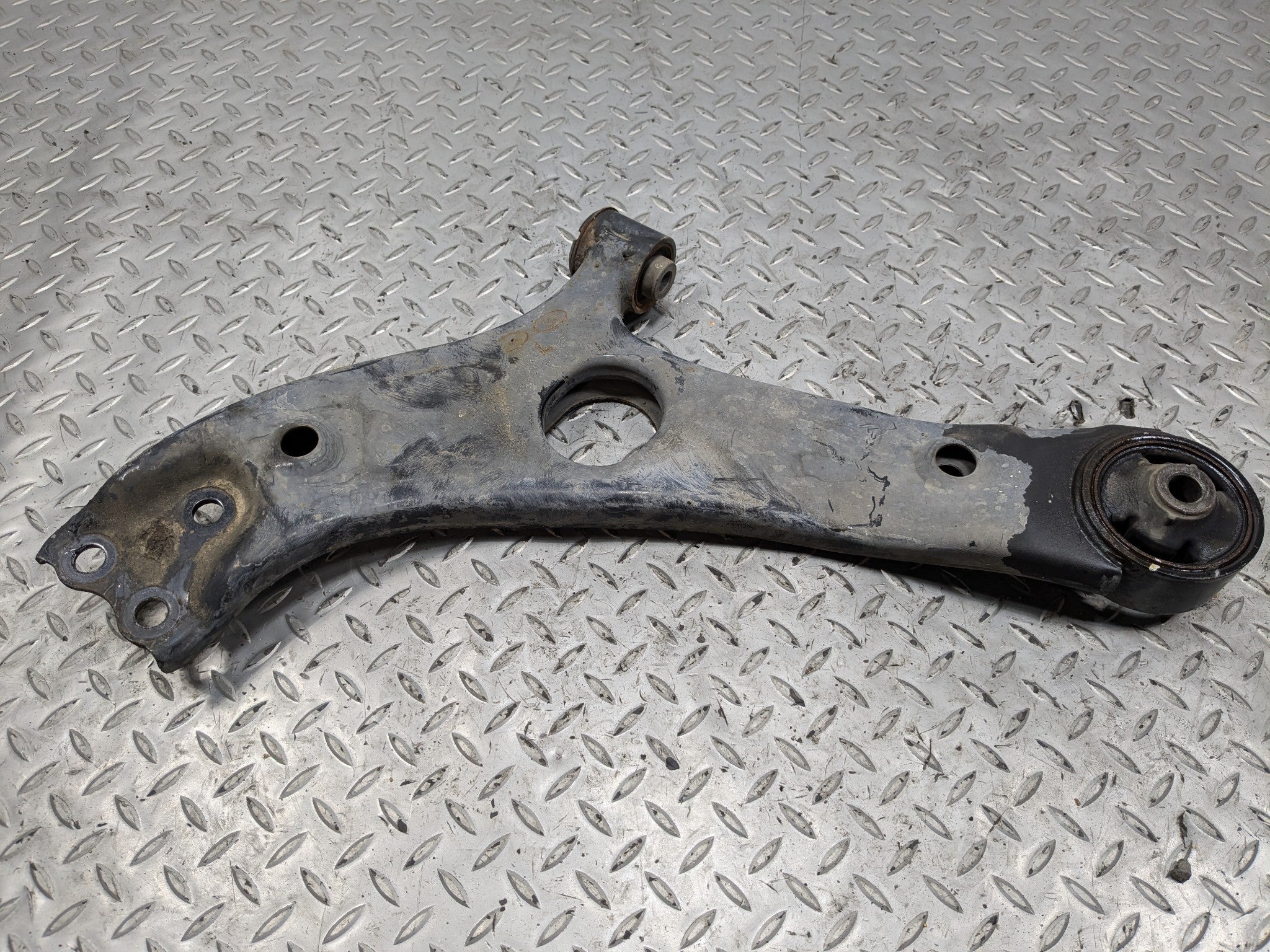 12 - 14 OEM HYUNDAI AZERA LOWER CONTROL ARM SUSPENSION FRONT LEFT DRIVER SIDE