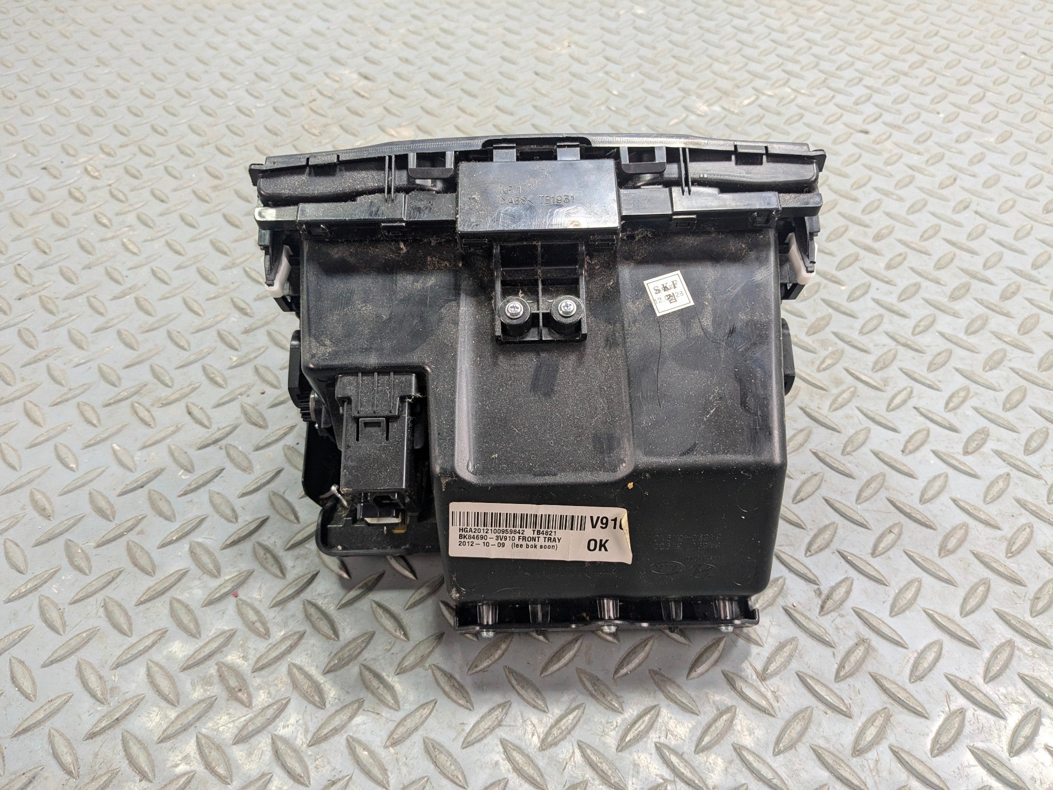 12 - 14 HYUNDAI AZERA OEM CENTER DASH BOX AUX USB STORAGE CUBBY BIN FRONT SIDE