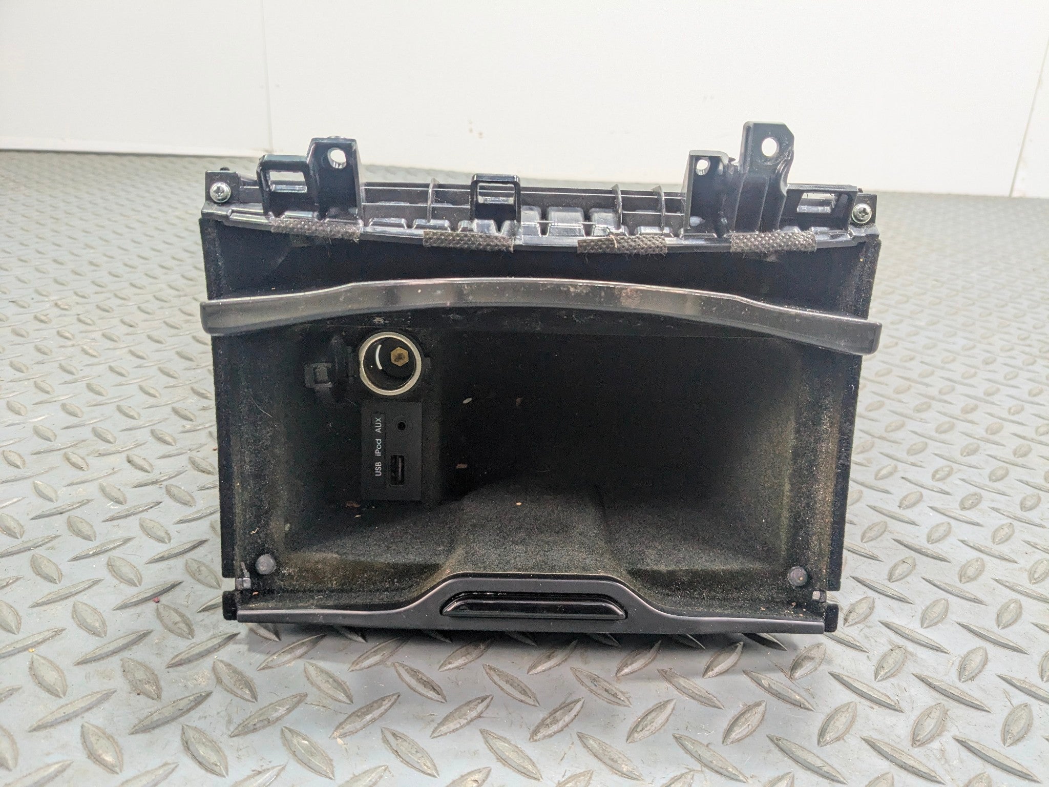 12 - 14 HYUNDAI AZERA OEM CENTER DASH BOX AUX USB STORAGE CUBBY BIN FRONT SIDE