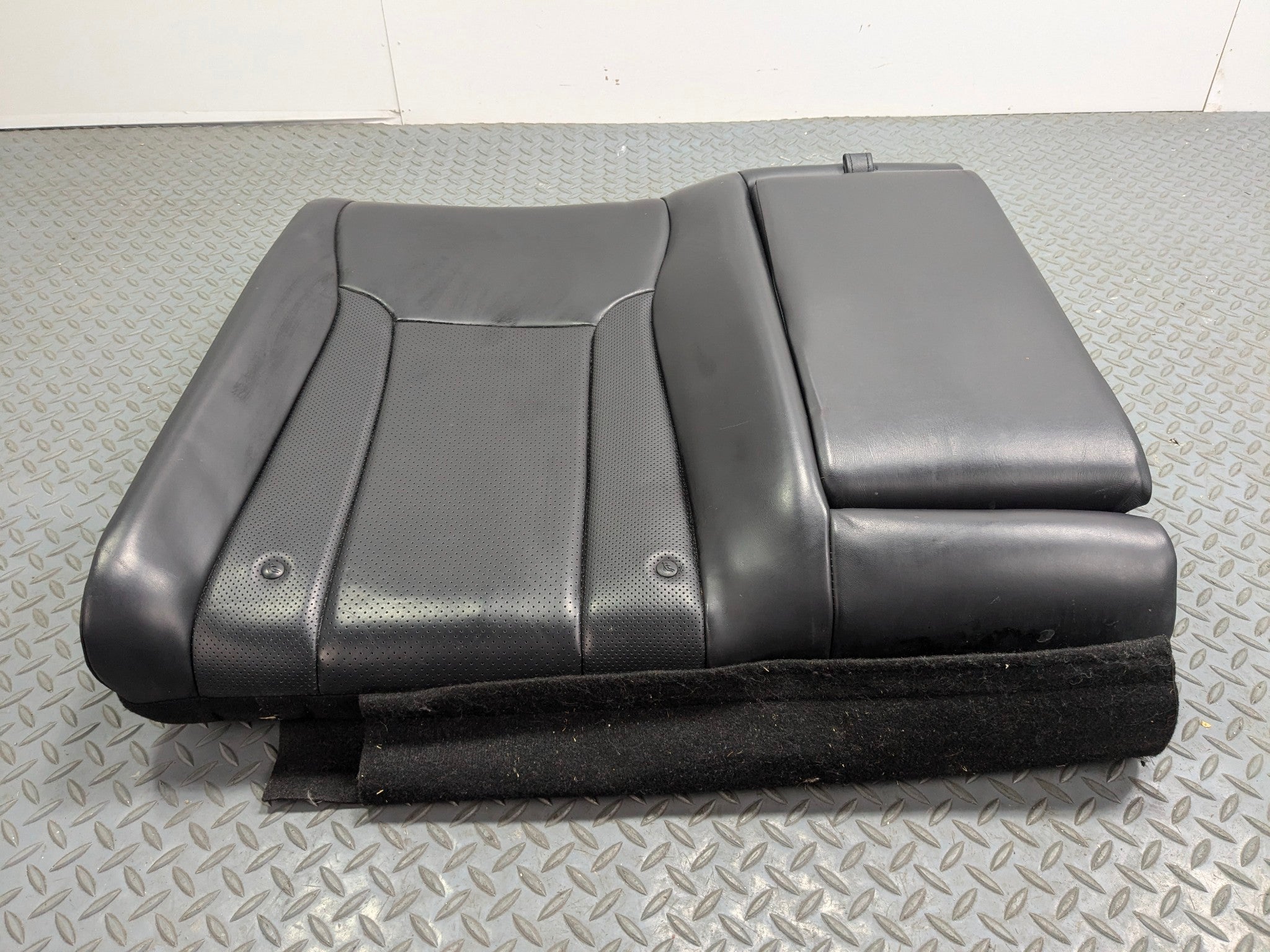 12 - 14 HYUNDAI AZERA OEM REAR RIGHT SIDE UPPER SEAT CUSHION WITH ARMREST BLACK