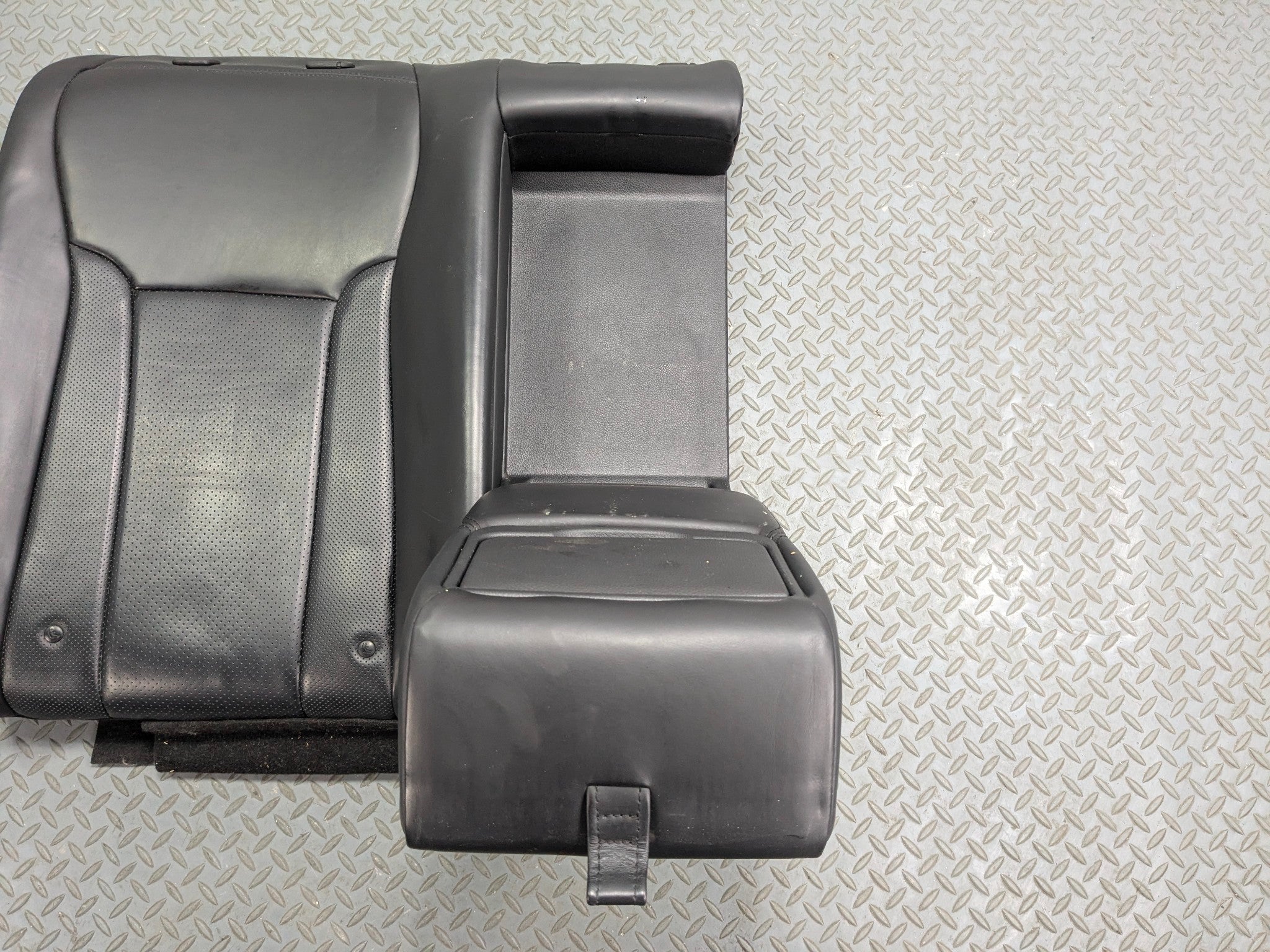 12 - 14 HYUNDAI AZERA OEM REAR RIGHT SIDE UPPER SEAT CUSHION WITH ARMREST BLACK