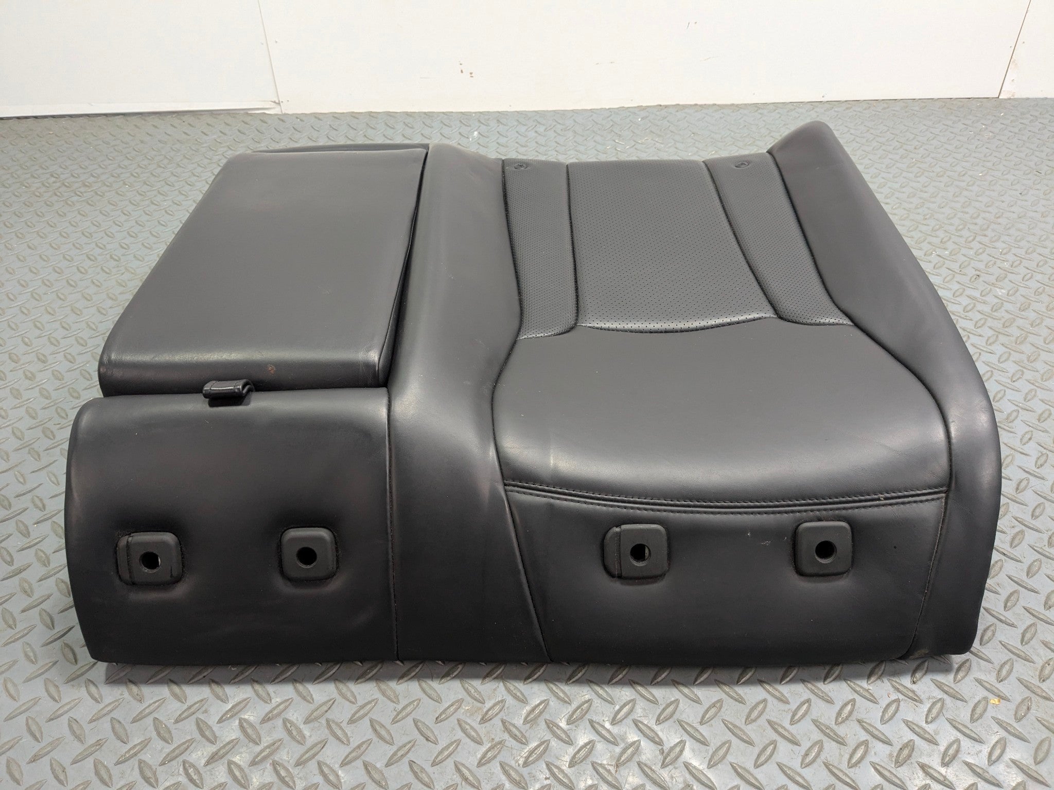 12 - 14 HYUNDAI AZERA OEM REAR RIGHT SIDE UPPER SEAT CUSHION WITH ARMREST BLACK