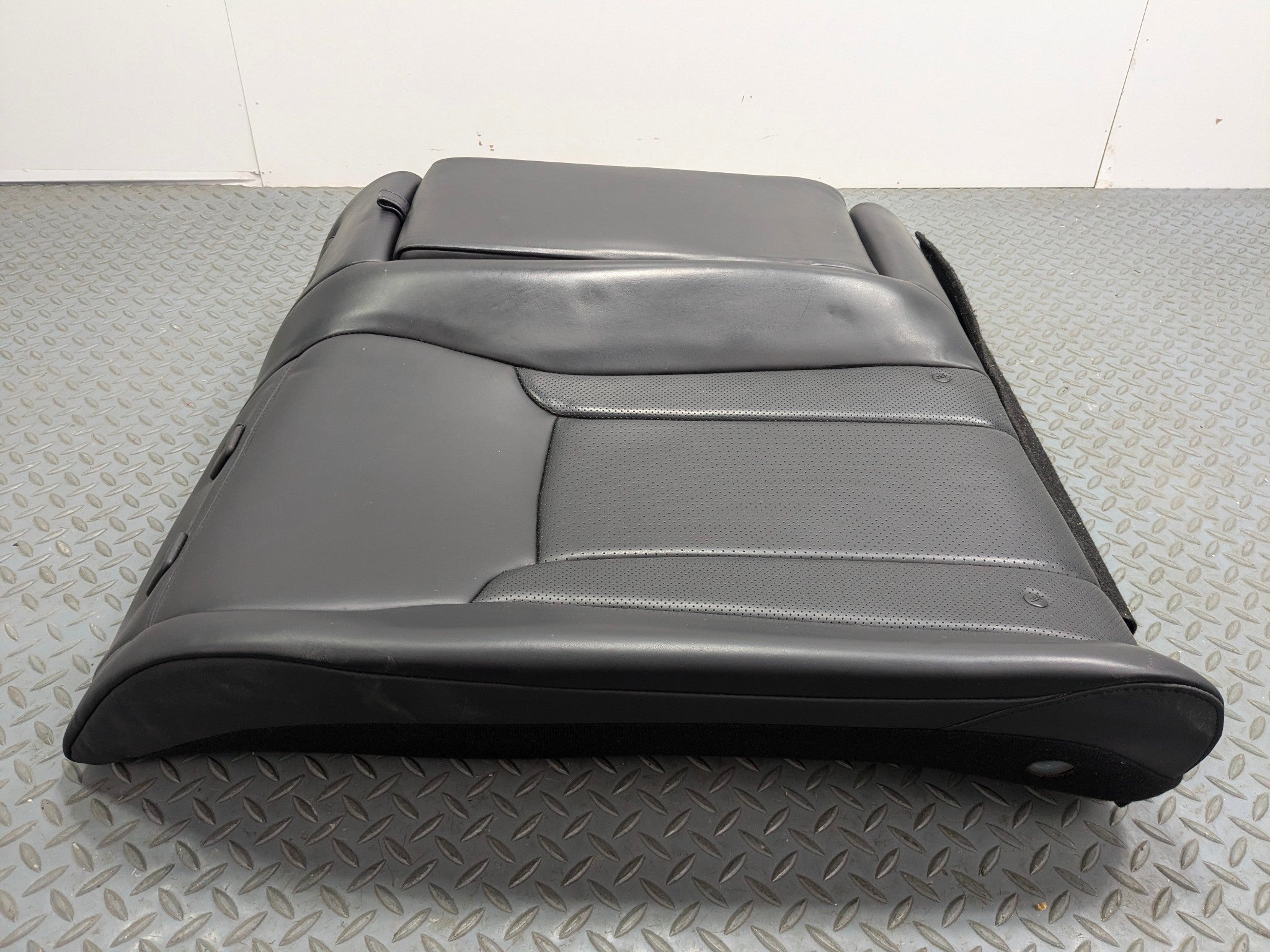 12 - 14 HYUNDAI AZERA OEM REAR RIGHT SIDE UPPER SEAT CUSHION WITH ARMREST BLACK