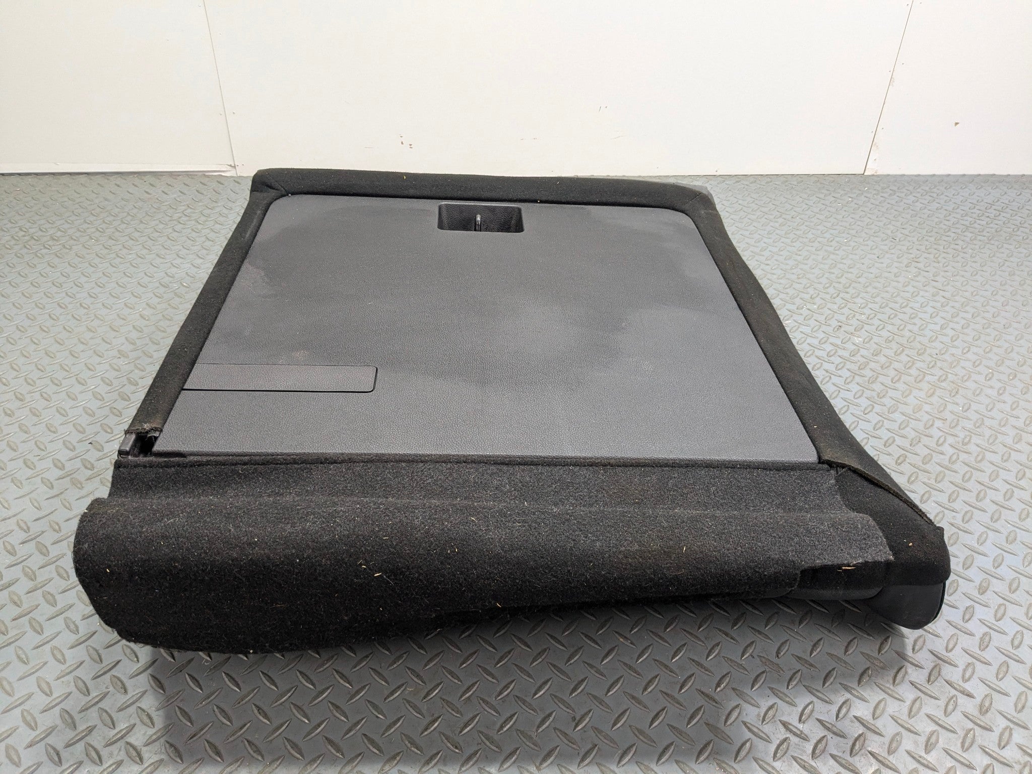 12 - 14 HYUNDAI AZERA OEM REAR RIGHT SIDE UPPER SEAT CUSHION WITH ARMREST BLACK