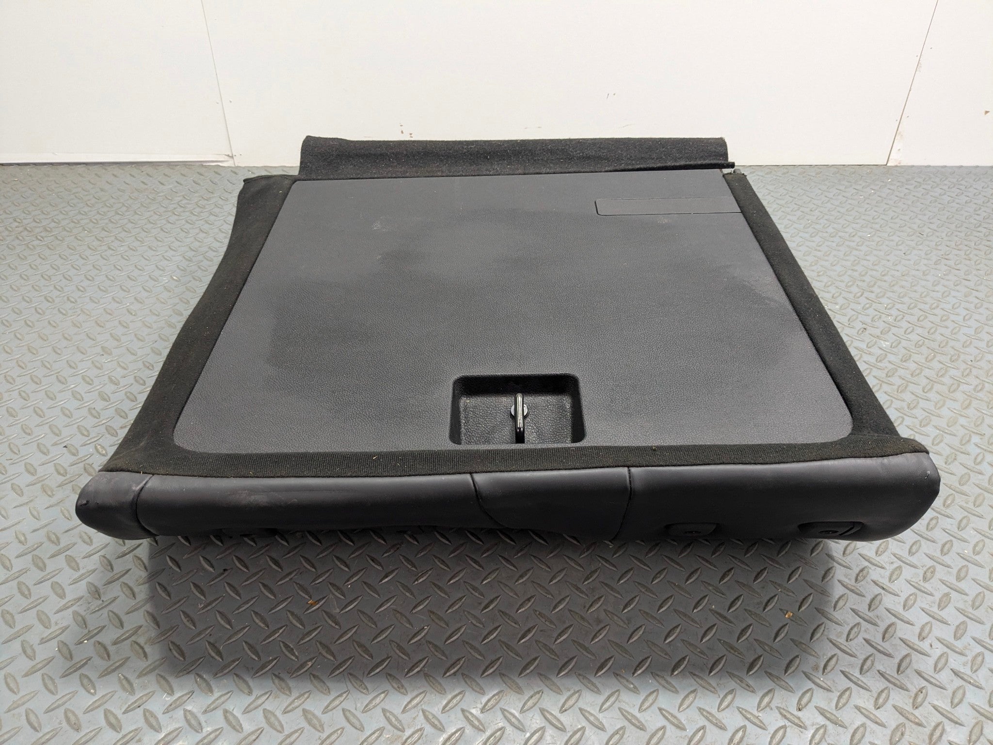 12 - 14 HYUNDAI AZERA OEM REAR RIGHT SIDE UPPER SEAT CUSHION WITH ARMREST BLACK