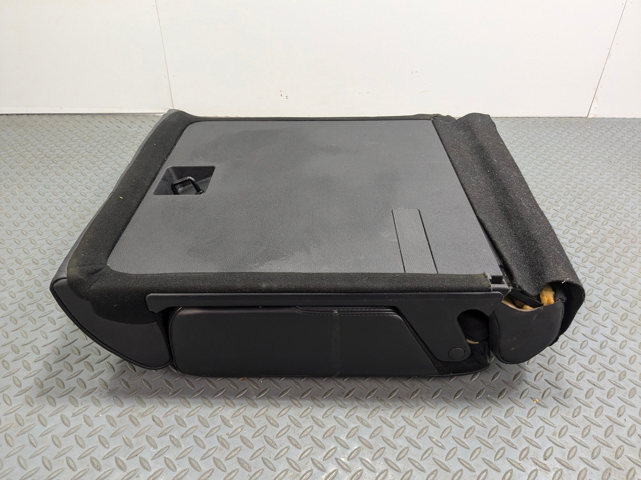 12 - 14 HYUNDAI AZERA OEM REAR RIGHT SIDE UPPER SEAT CUSHION WITH ARMREST BLACK