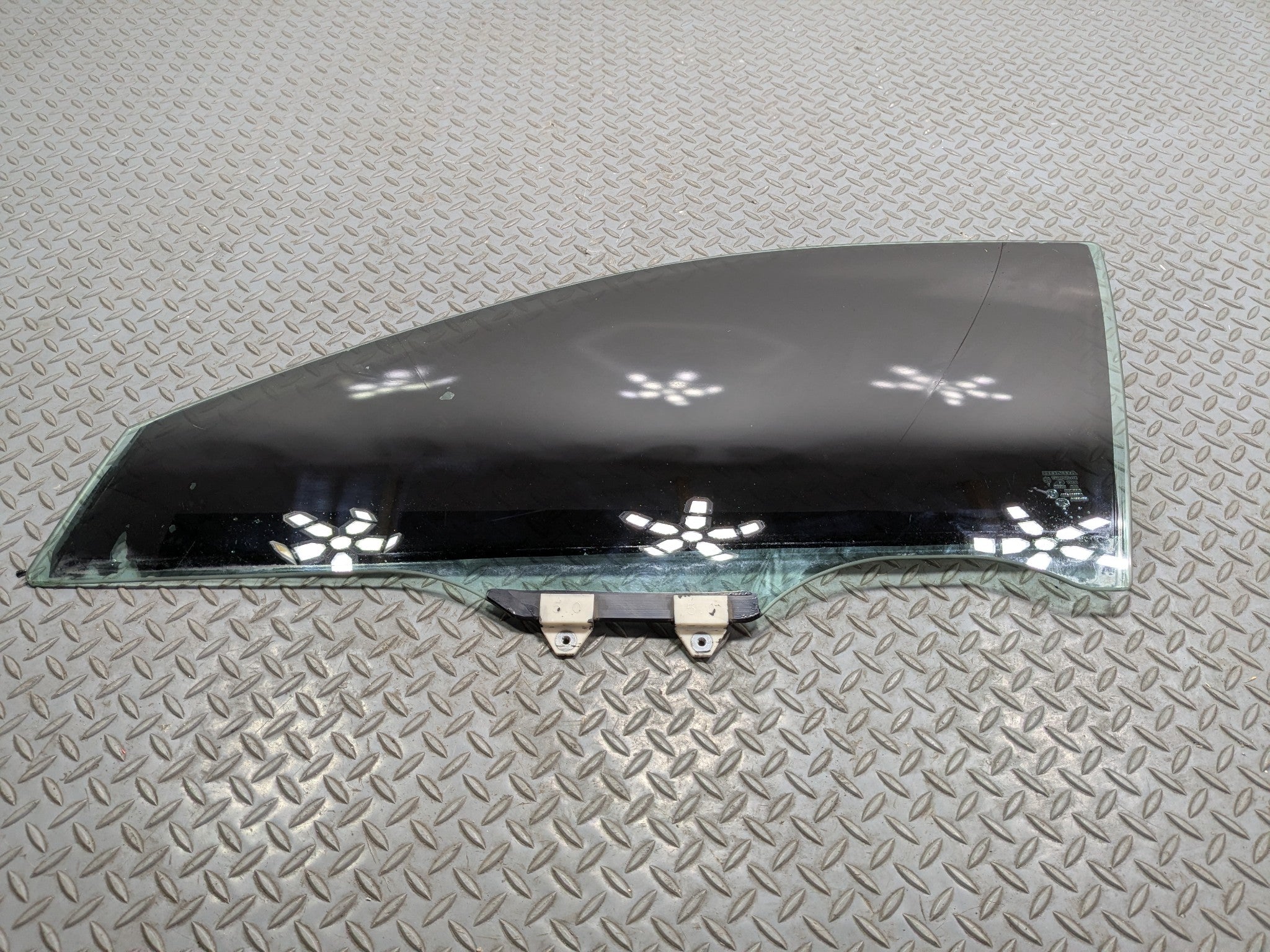 2004 - 2006 ACURA TL OEM DOOR WINDOW GLASS FRONT LEFT DRIVER SIDE