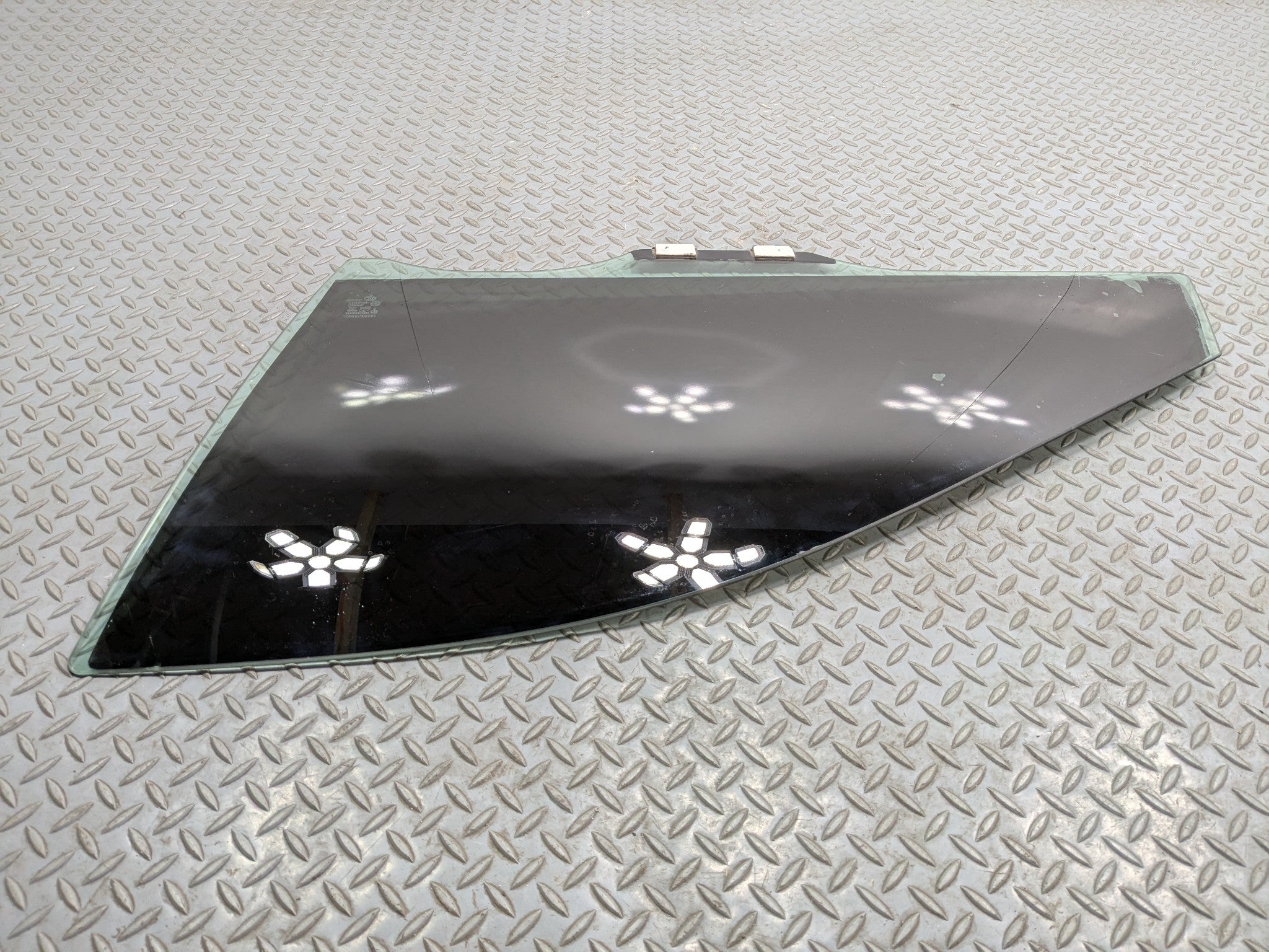 2004 - 2006 ACURA TL OEM DOOR WINDOW GLASS FRONT LEFT DRIVER SIDE