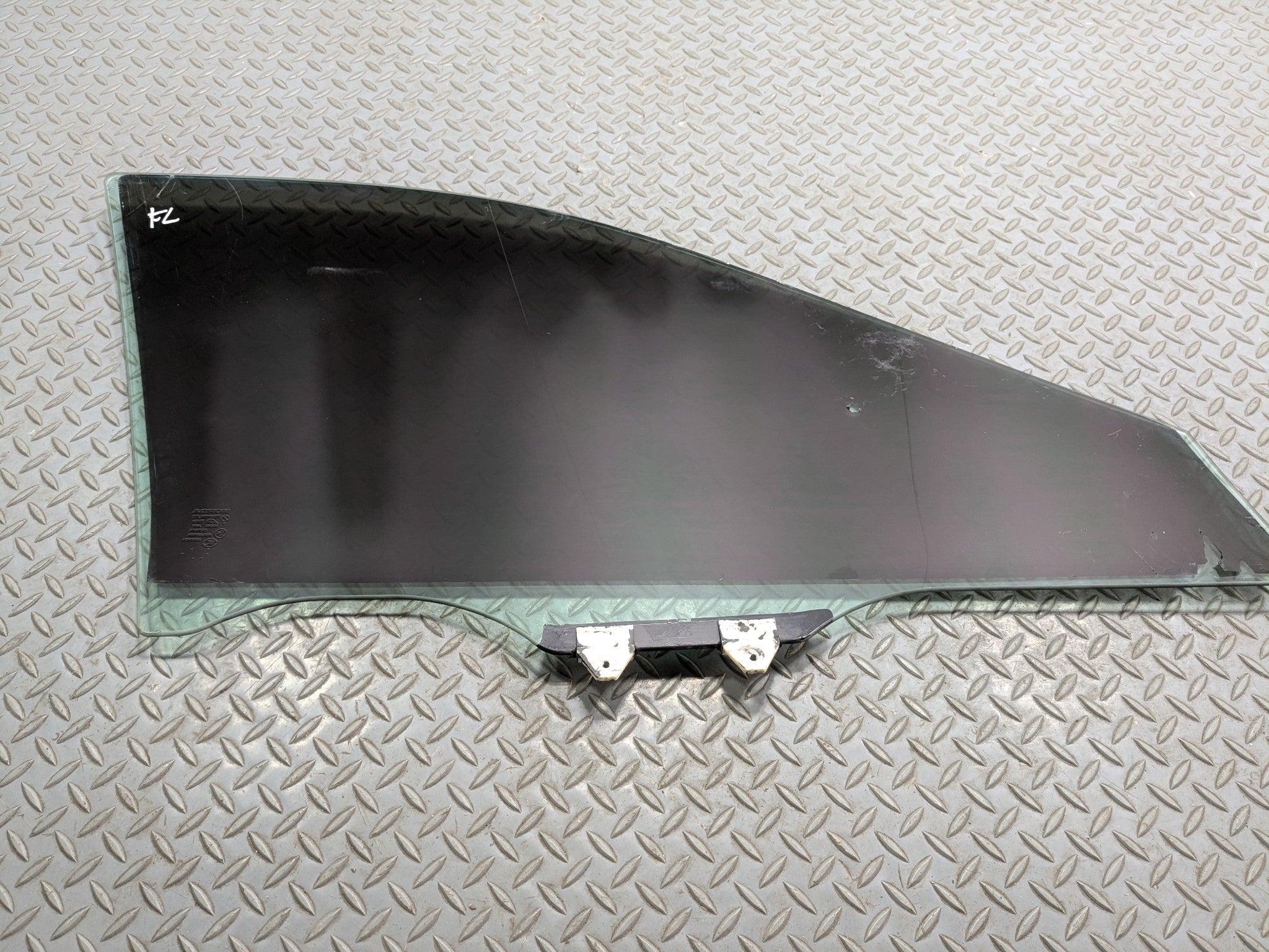 2004 - 2006 ACURA TL OEM DOOR WINDOW GLASS FRONT LEFT DRIVER SIDE