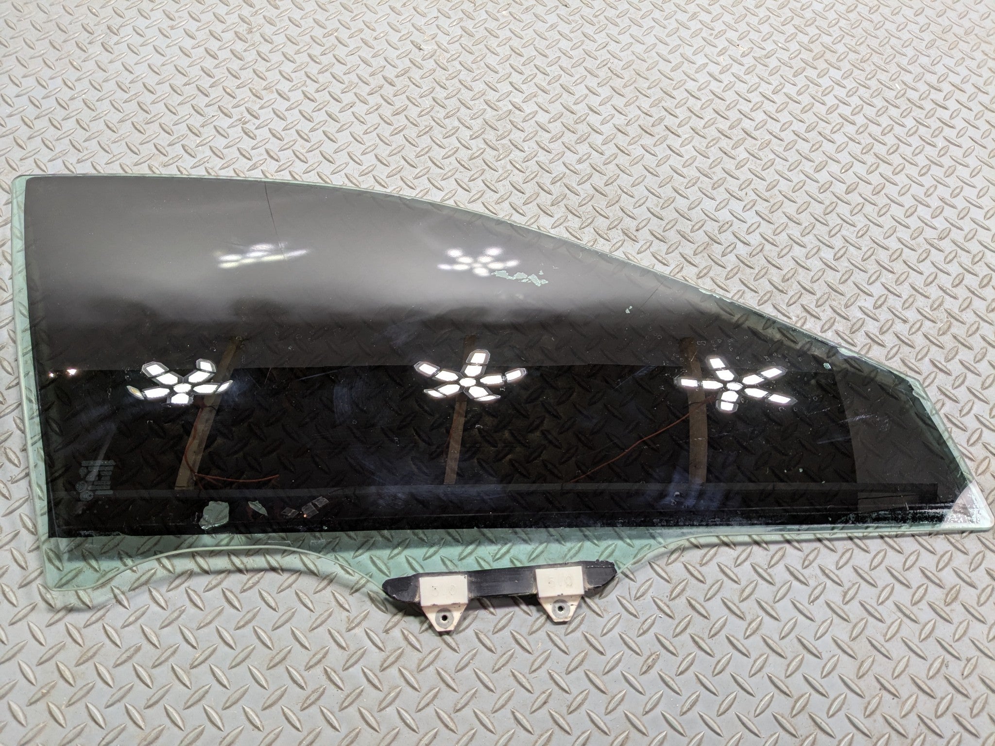2004 - 2006 ACURA TL OEM DOOR WINDOW GLASS FRONT RIGHT PASSENGER SIDE