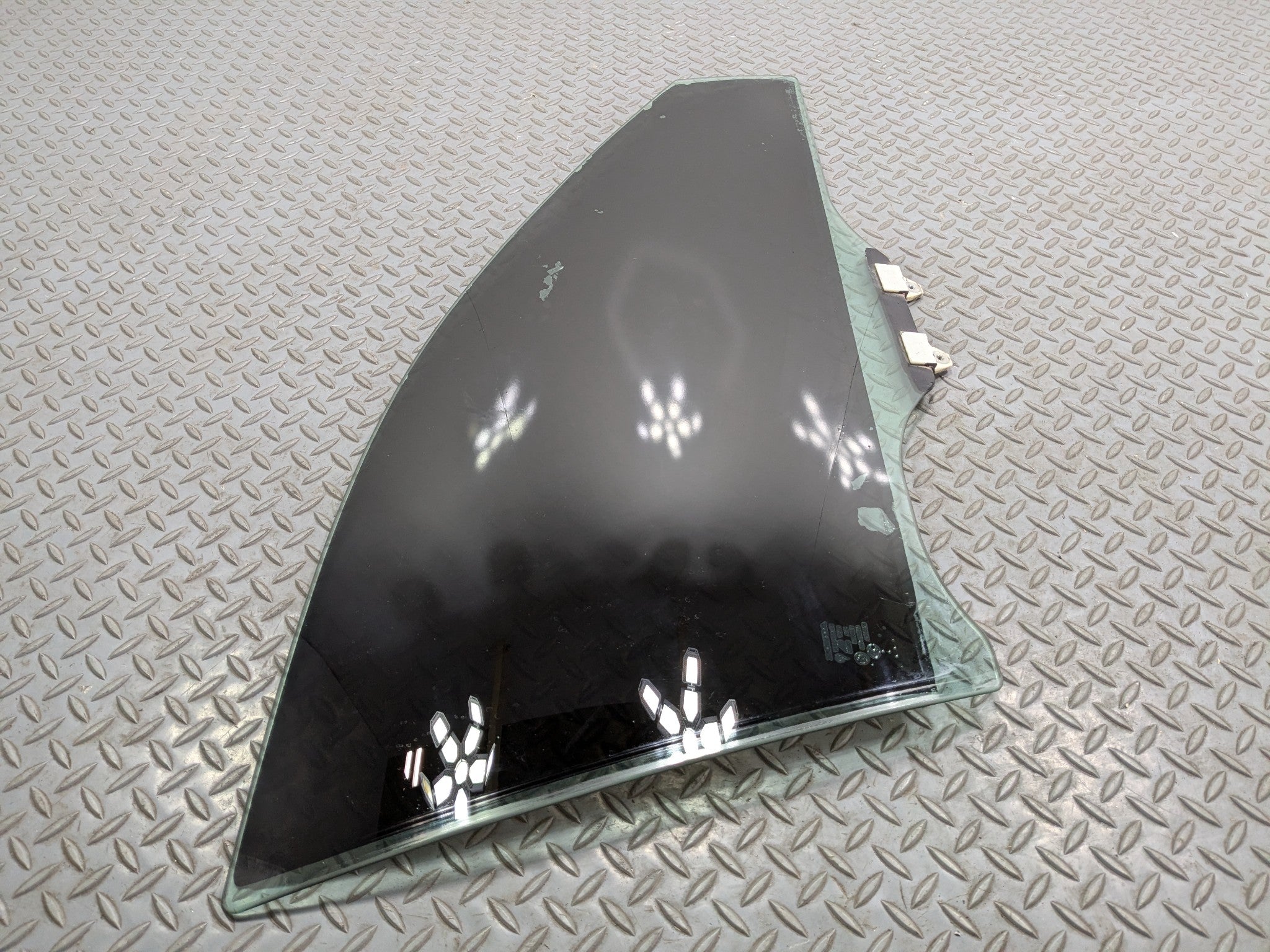 2004 - 2006 ACURA TL OEM DOOR WINDOW GLASS FRONT RIGHT PASSENGER SIDE