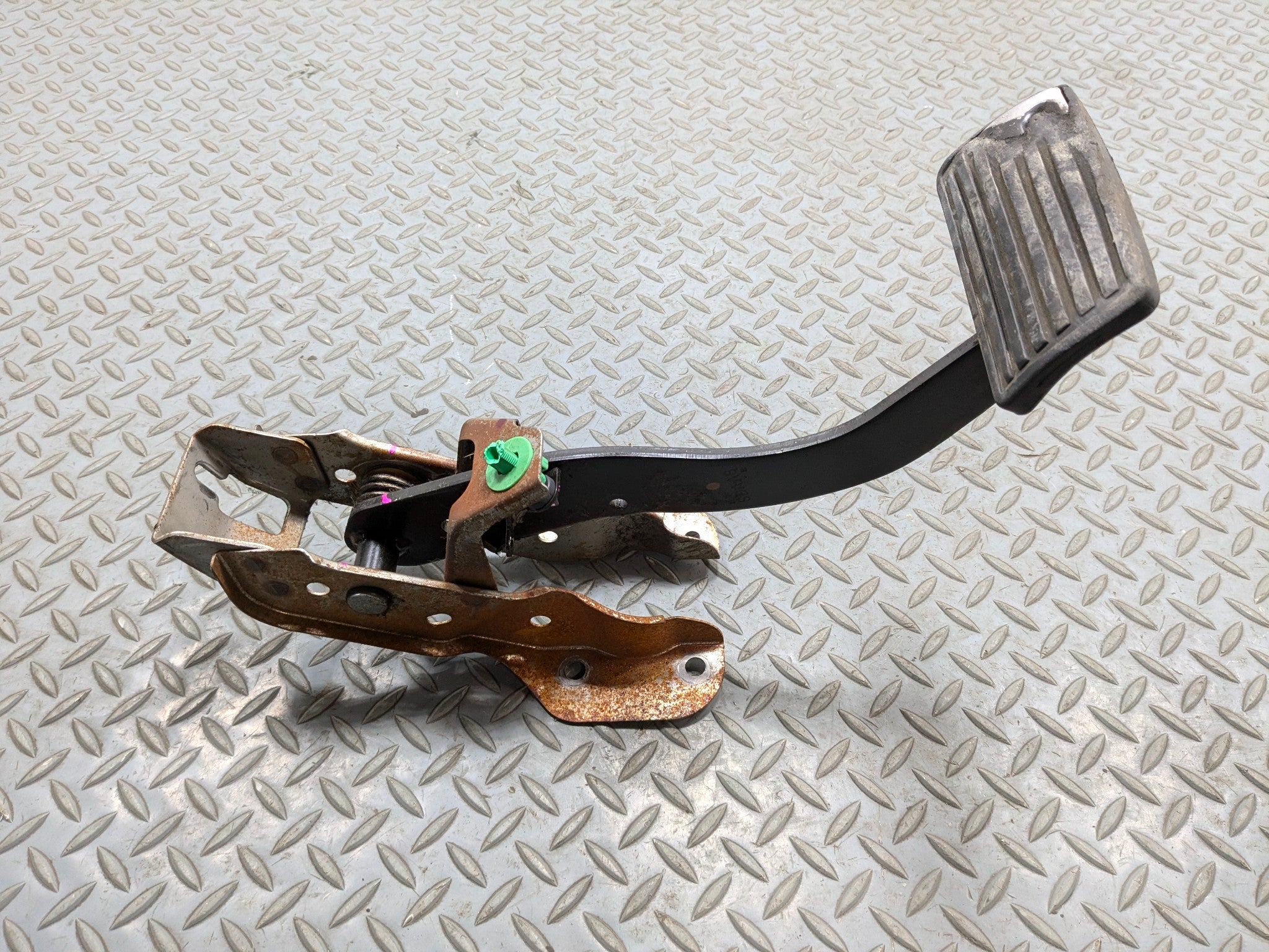 2004 - 2006 ACURA TL OEM BRAKE PEDAL WITH BRACKET  FOOT STOP ASSEMBLY BLACK