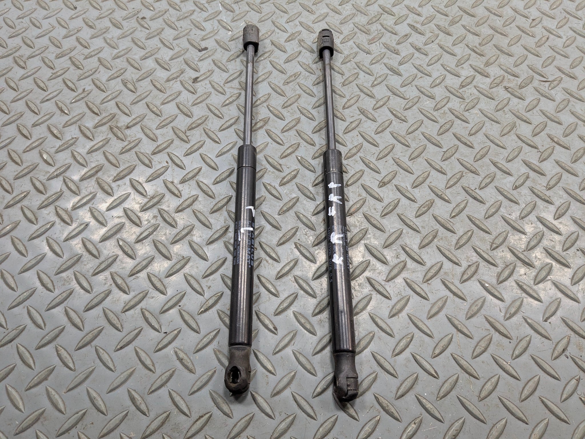 2004 - 2006 ACURA TL OEM HOOD STRUT SHOCK SUPPORT PAIR FRONT LEFT AND RIGHT SIDE