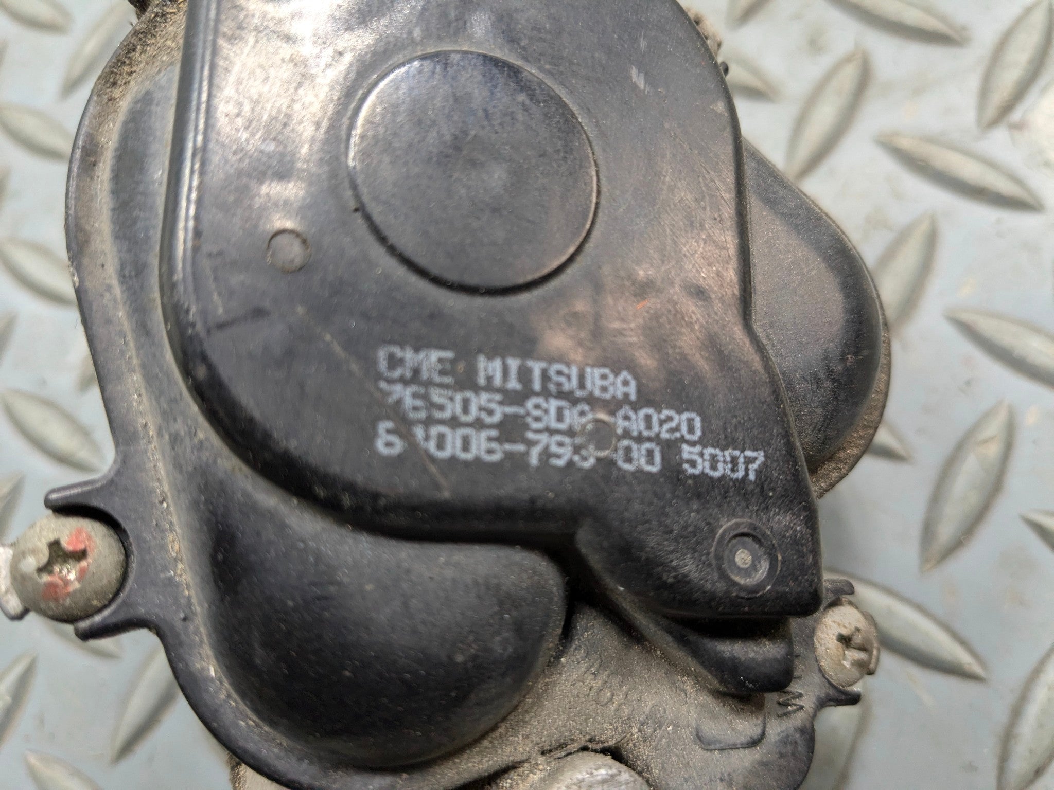 2004 - 2006 ACURA TL OEM WINDSHIELD WIPER MOTOR FRONT ASSEMBLY