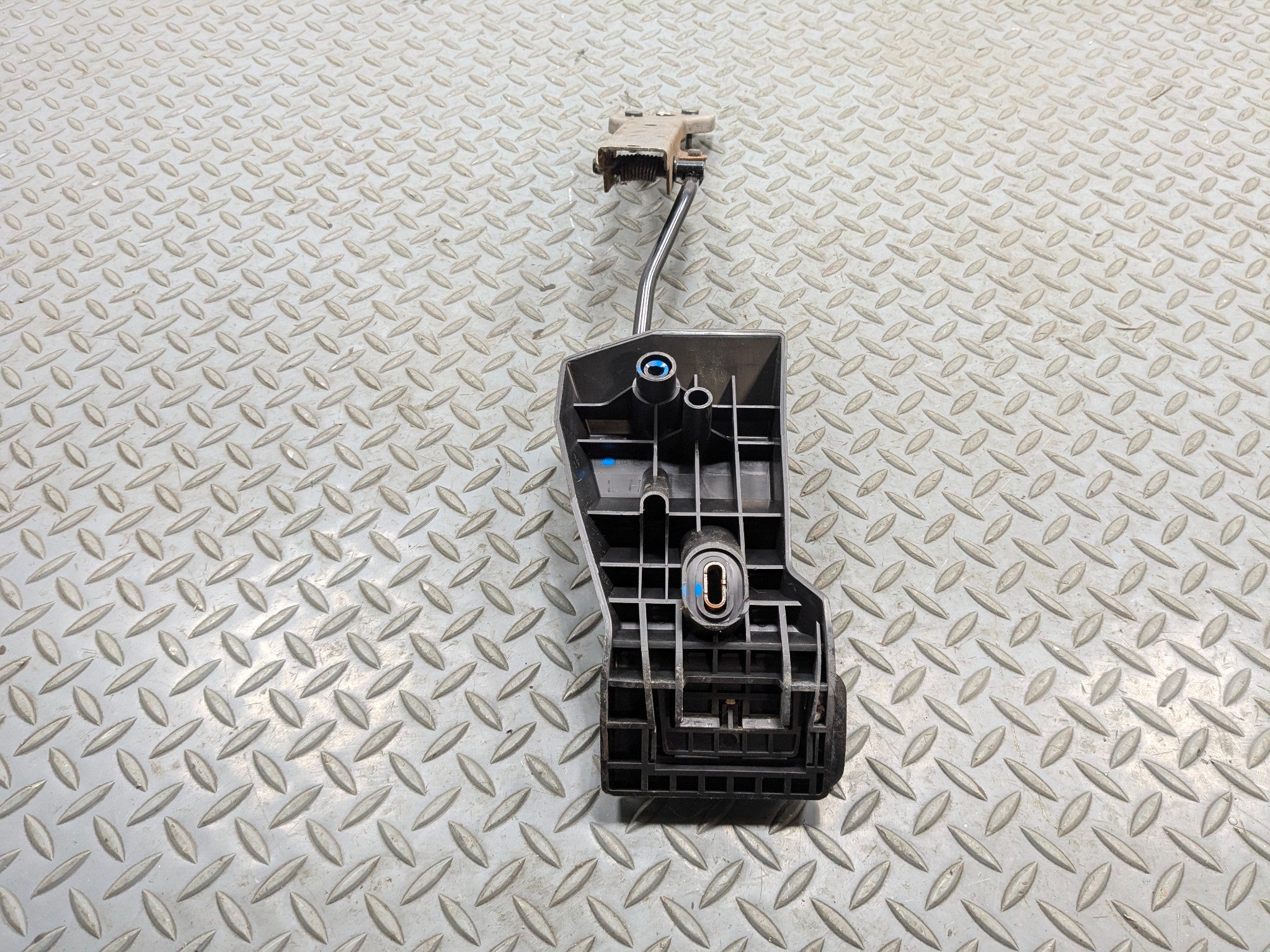 2004 - 2006 ACURA TL OEM GAS ACCELERATION THROTTLE PEDAL WITH BRACKET ASSEMBLY