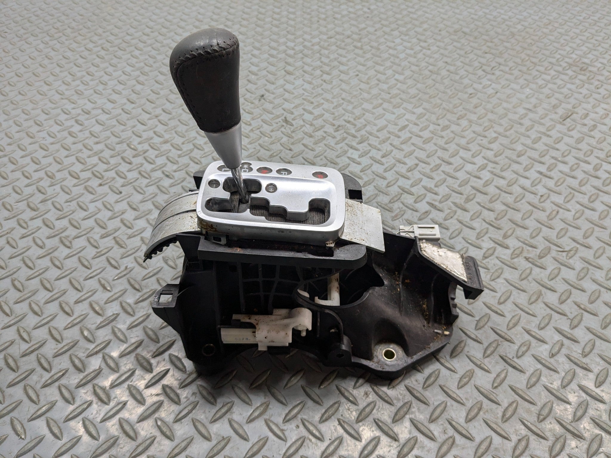 2004 - 2006 ACURA TL OEM AUTOMATIC TRANSMISSION GEAR FLOOR SHIFTER LEVER