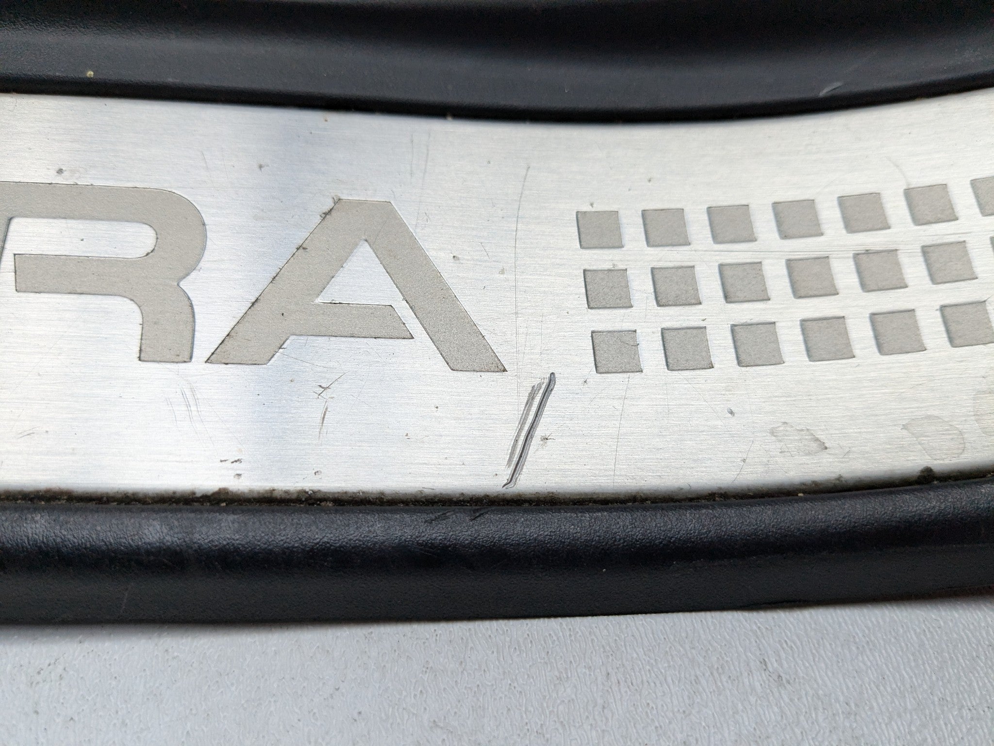 2004 - 2006 ACURA TL OEM DOOR SCUFF SILL PLATE TRIM REAR LEFT DRIVER SIDE