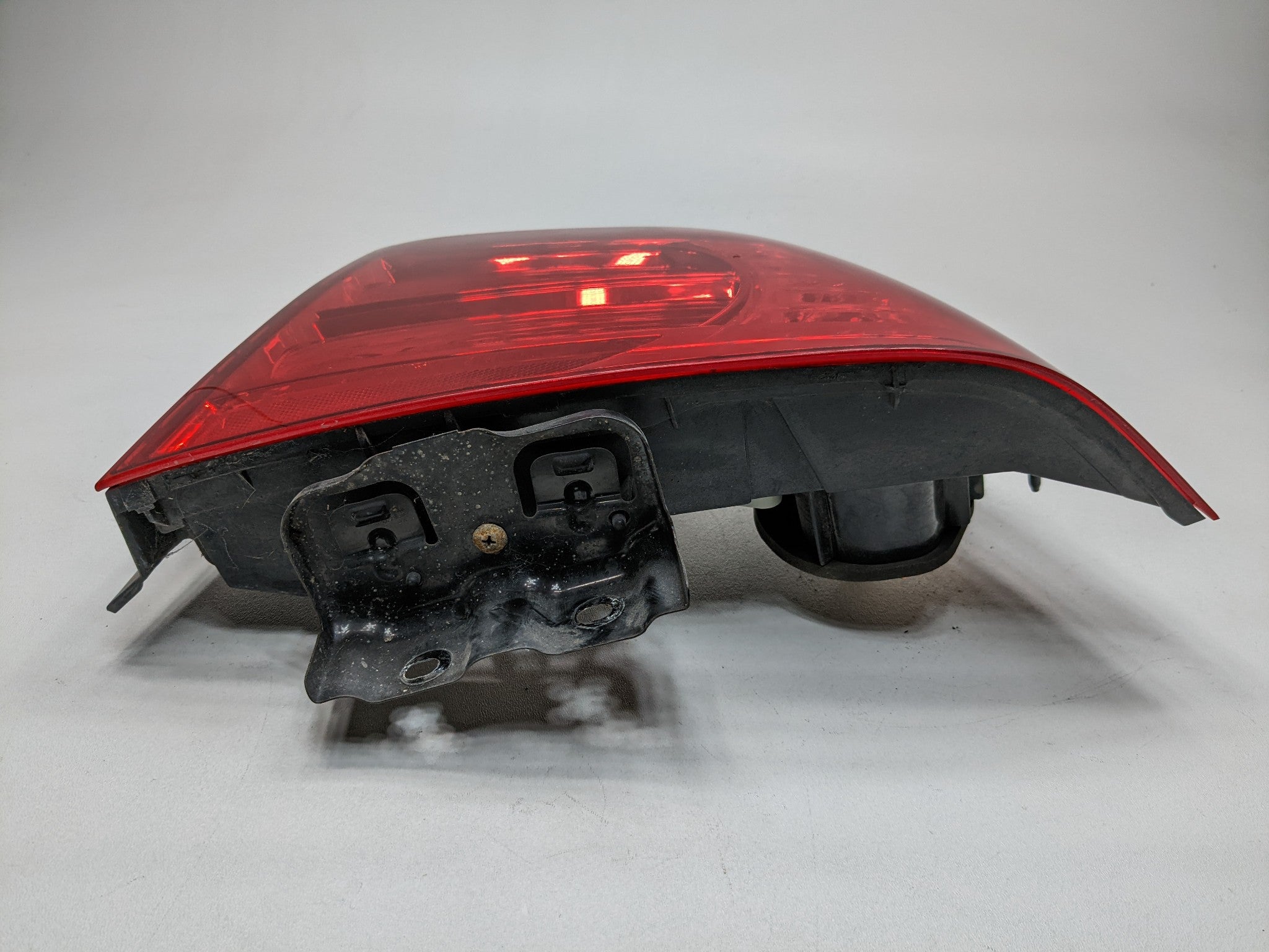 2004 - 2006 ACURA TL OUTER TAIL LIGHT ASSEMBLY RIGHT PASSENGER SIDE