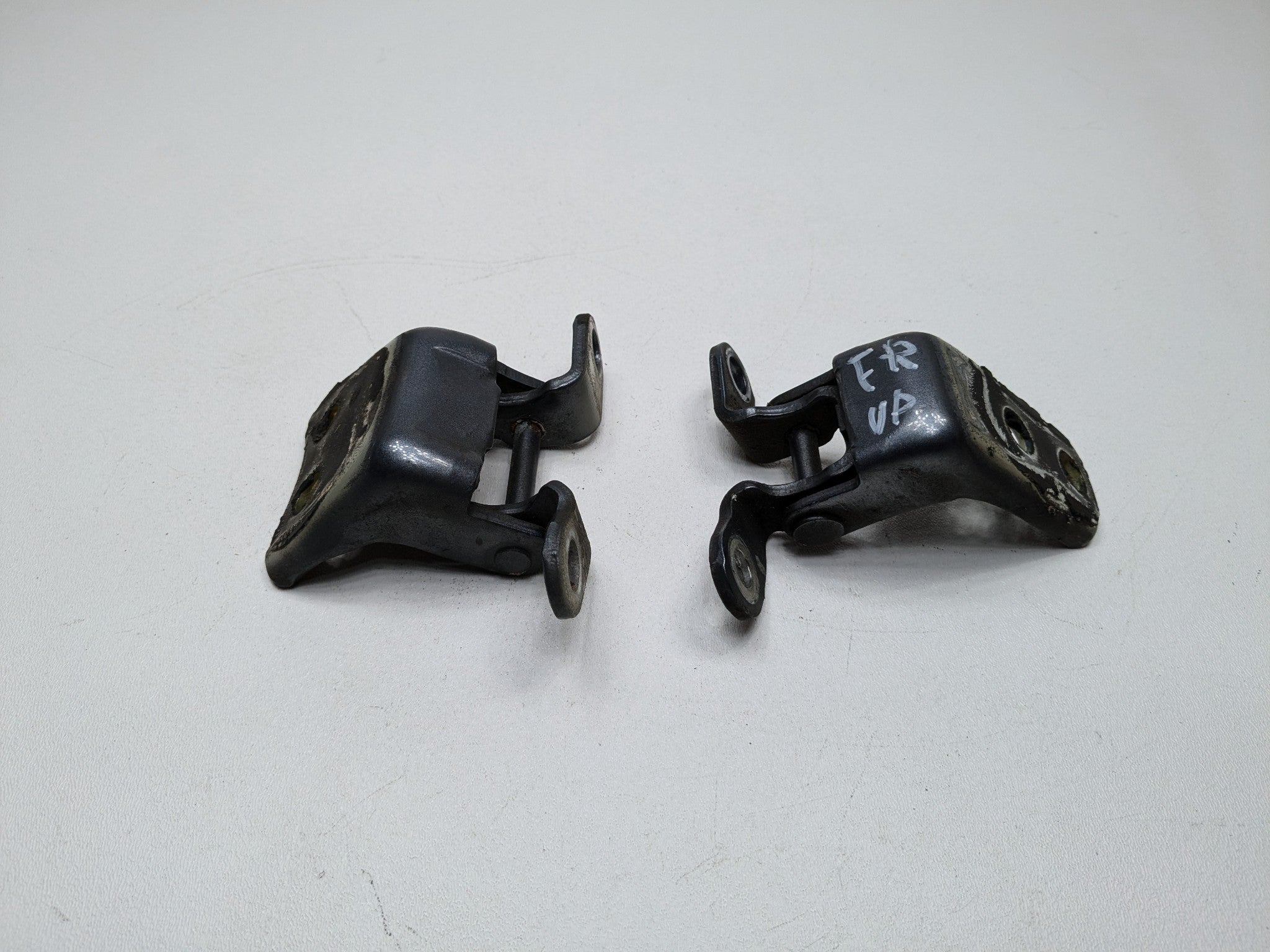 2004 - 2006 ACURA TL OEM DOOR HINGE SET FRONT RIGHT SIDE UPPER AND LOWER