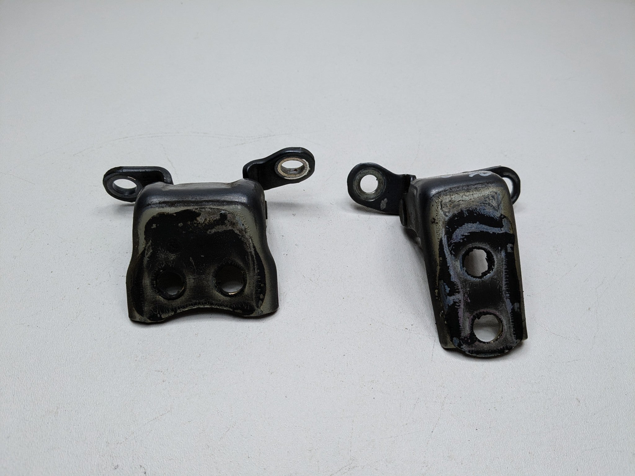 2004 - 2006 ACURA TL OEM DOOR HINGE SET FRONT RIGHT SIDE UPPER AND LOWER