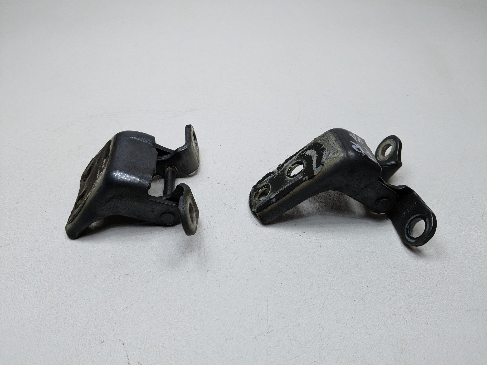 2004 - 2006 ACURA TL OEM DOOR HINGE SET FRONT RIGHT SIDE UPPER AND LOWER