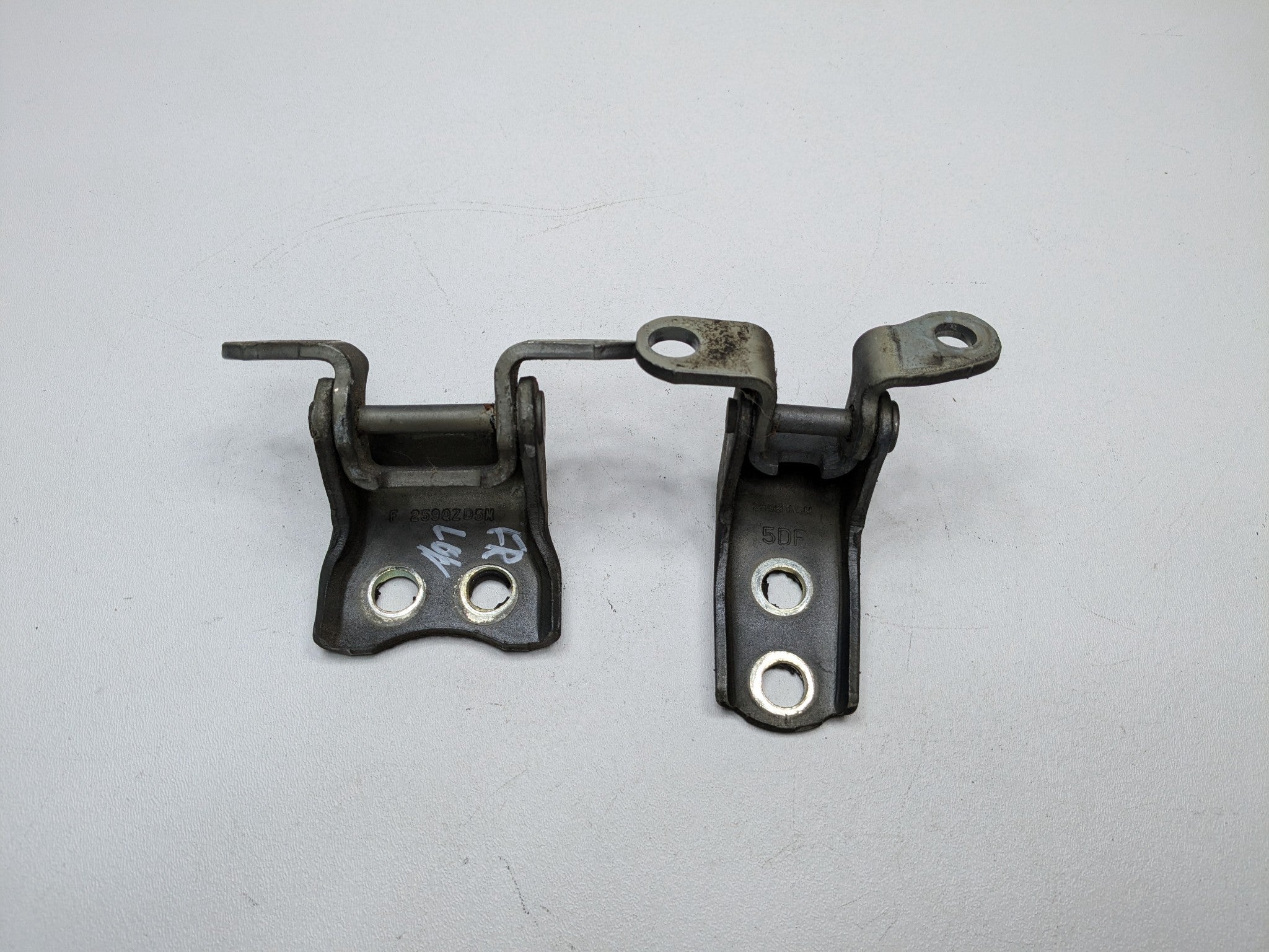 2004 - 2006 ACURA TL OEM DOOR HINGE SET FRONT RIGHT SIDE UPPER AND LOWER