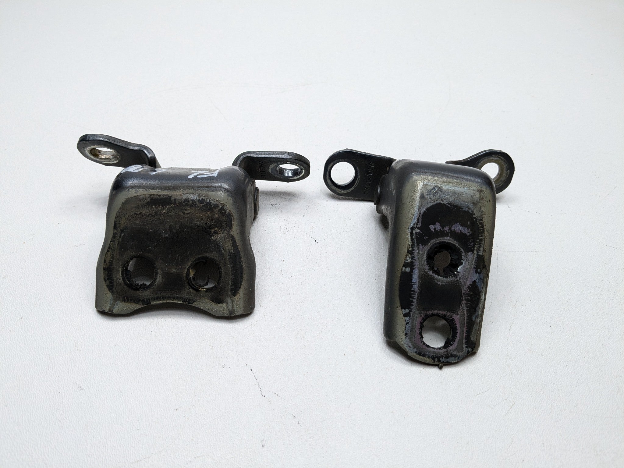 2004 - 2006 ACURA TL OEM DOOR HINGE SET FRONT LEFT SIDE UPPER AND LOWER