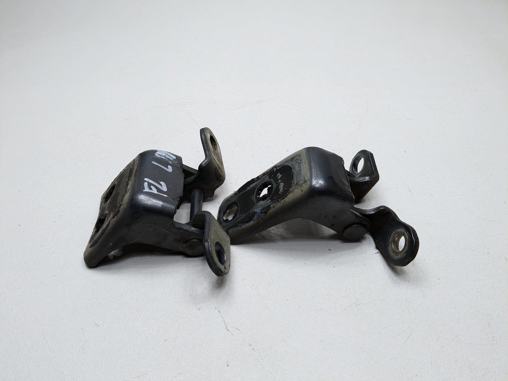 2004 - 2006 ACURA TL OEM DOOR HINGE SET FRONT LEFT SIDE UPPER AND LOWER
