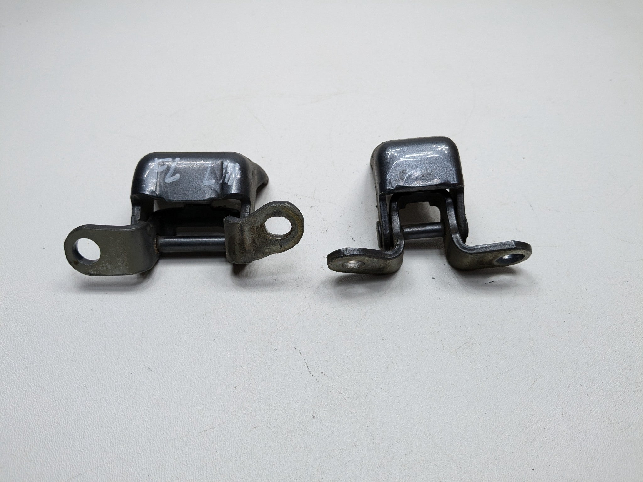 2004 - 2006 ACURA TL OEM DOOR HINGE SET FRONT LEFT SIDE UPPER AND LOWER