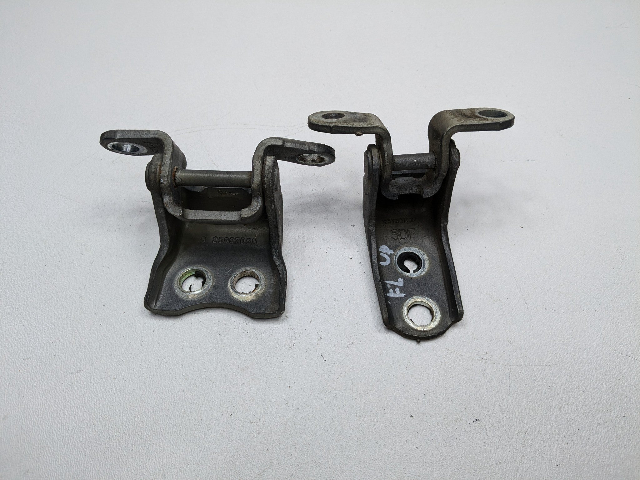 2004 - 2006 ACURA TL OEM DOOR HINGE SET FRONT LEFT SIDE UPPER AND LOWER