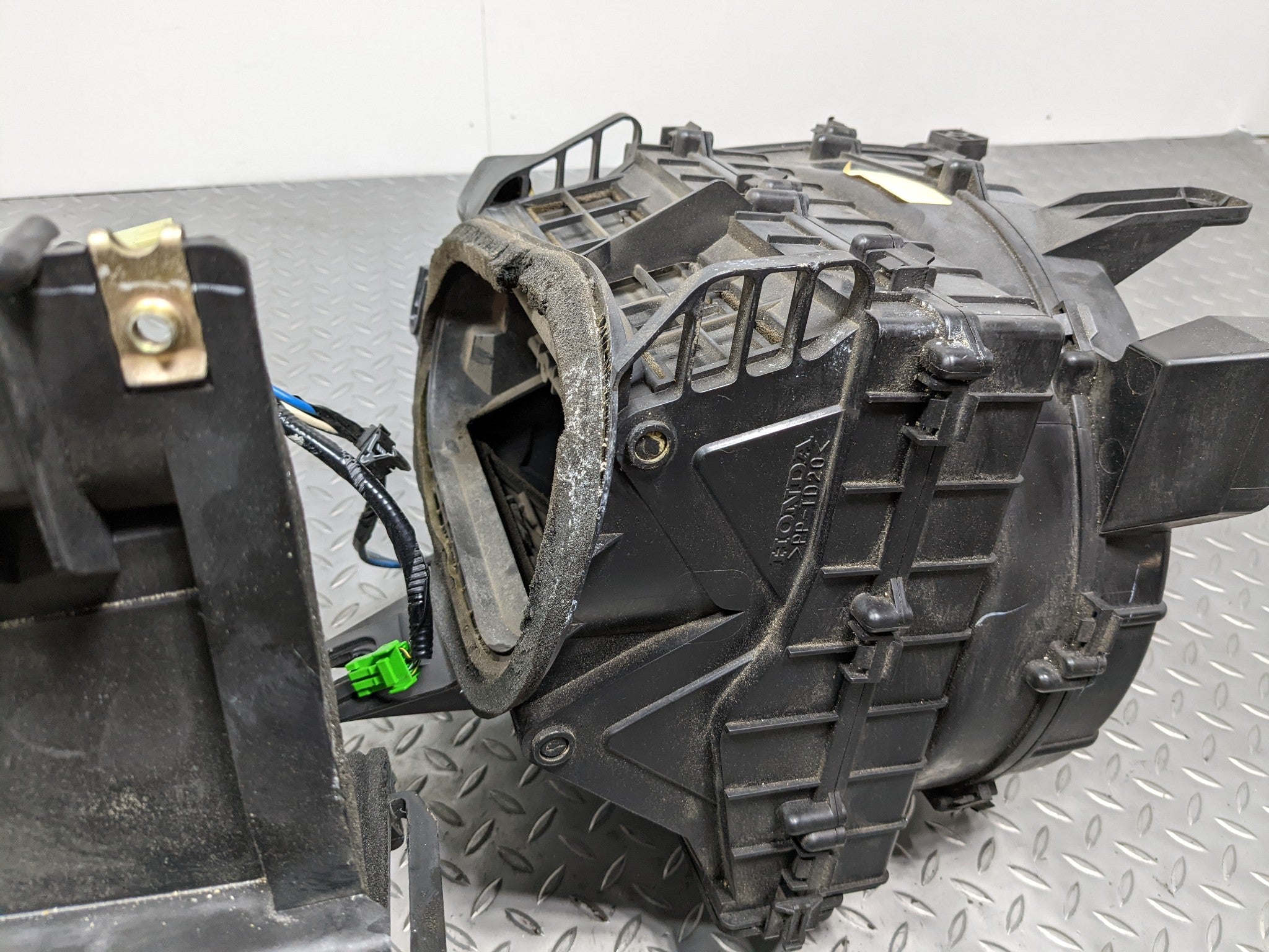 2004 - 2006 ACURA TL OEM AC CLIMATE HEATER BLOWER HOUSING ASSEMBLY