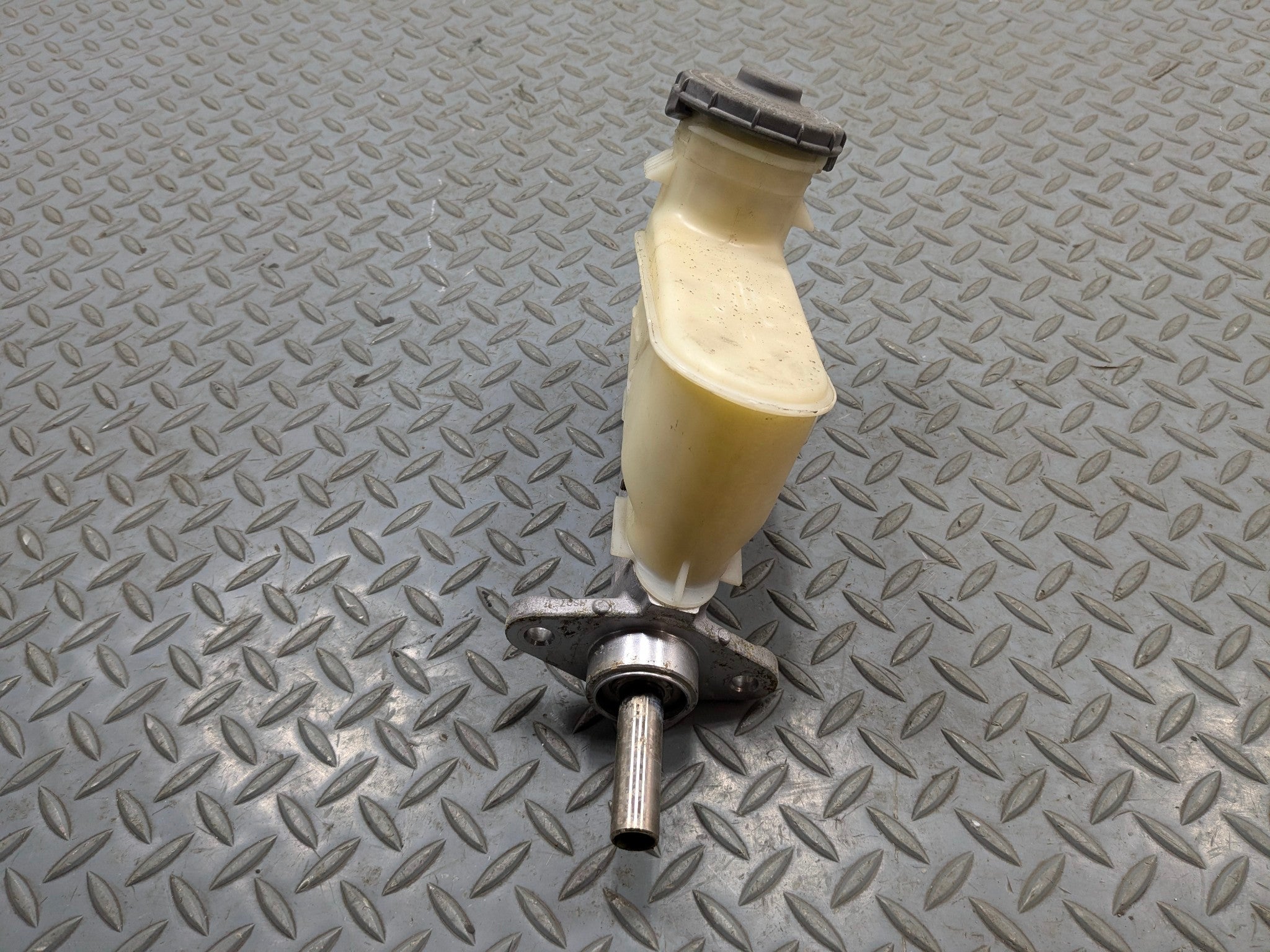 2004 - 2006 ACURA TL OEM BRAKE MASTER CYLINDER WITH RESERVOIR ASSEMBLY