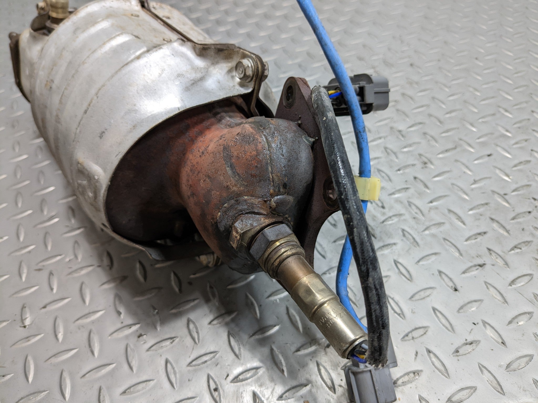 2004 - 2006 ACURA TL OEM EXHAUST DOWN WITH HEAT SHIELD PIPE REAR SIDE