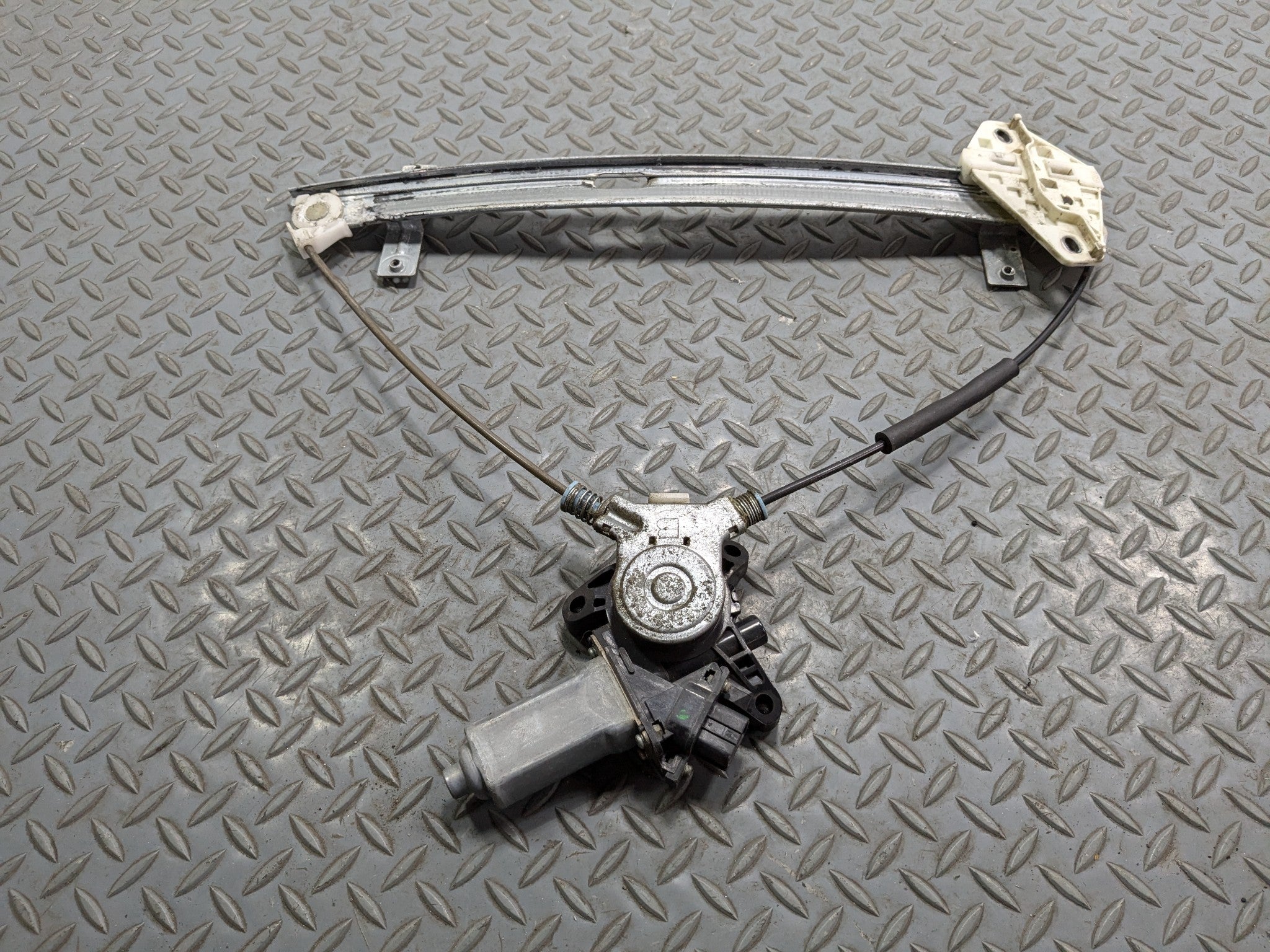 2004 - 2006 ACURA TL OEM POWER WINDOW MOTOR REGULATOR FRONT LEFT SIDE ASSEMBLY