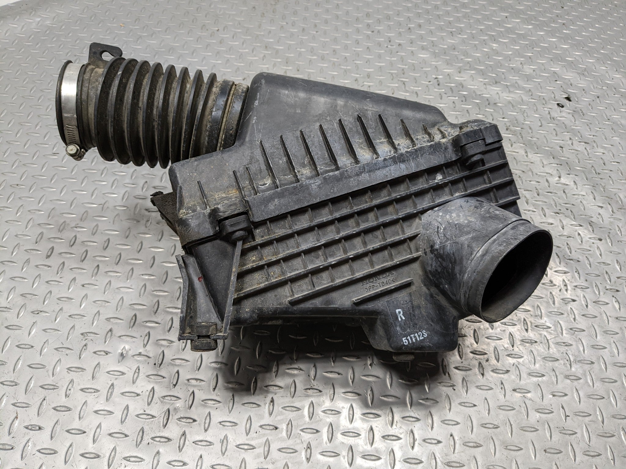 2004 - 2006 ACURA TL AIR INTAKE CLEANER FILTER HOUSING AIR BOX ASSEMBLY BLACK
