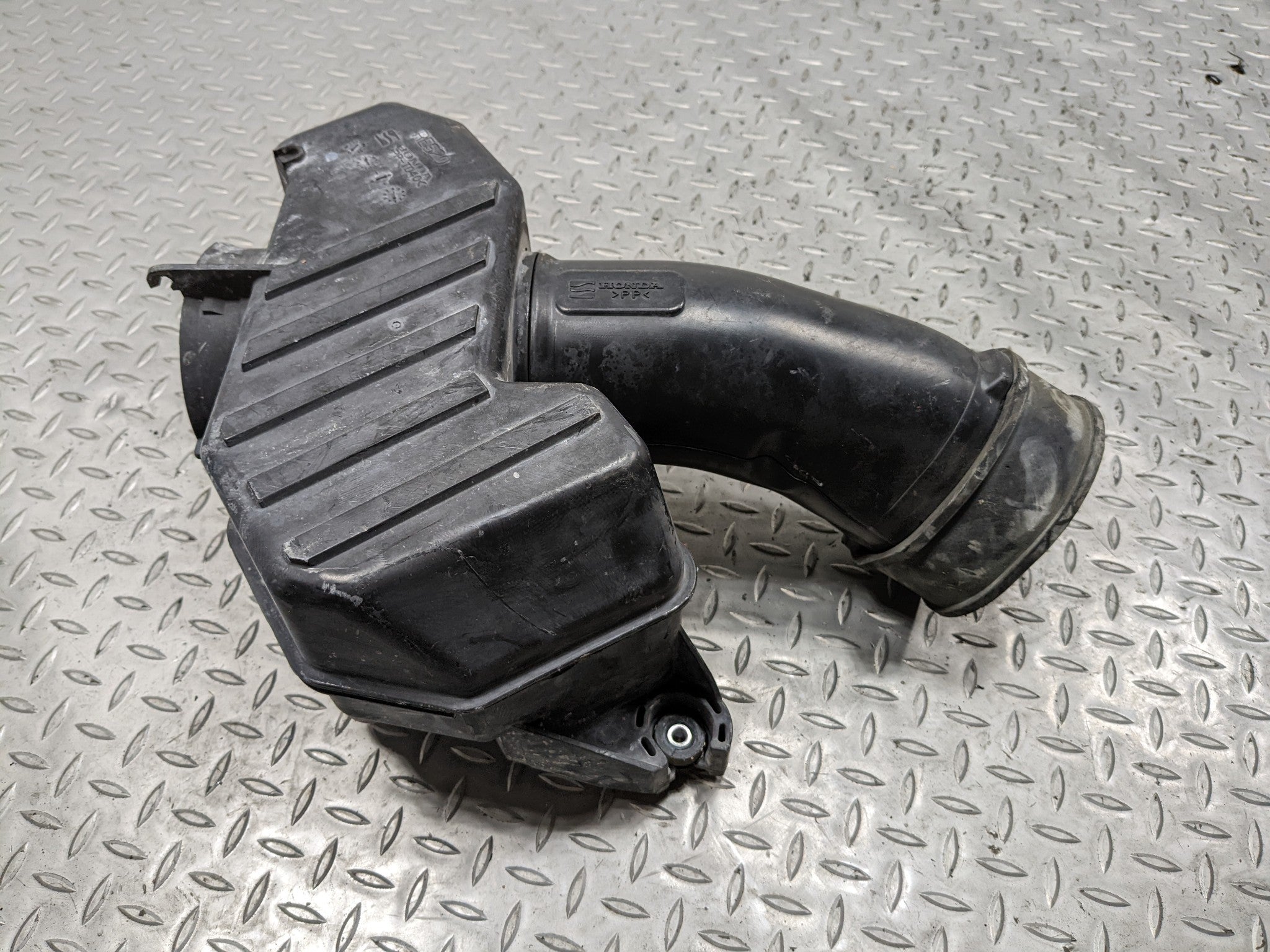 2004 - 2006 ACURA TL AIR INTAKE CLEANER RESONATOR HOSE TUBE DUCT ASSEMBLY BLACK