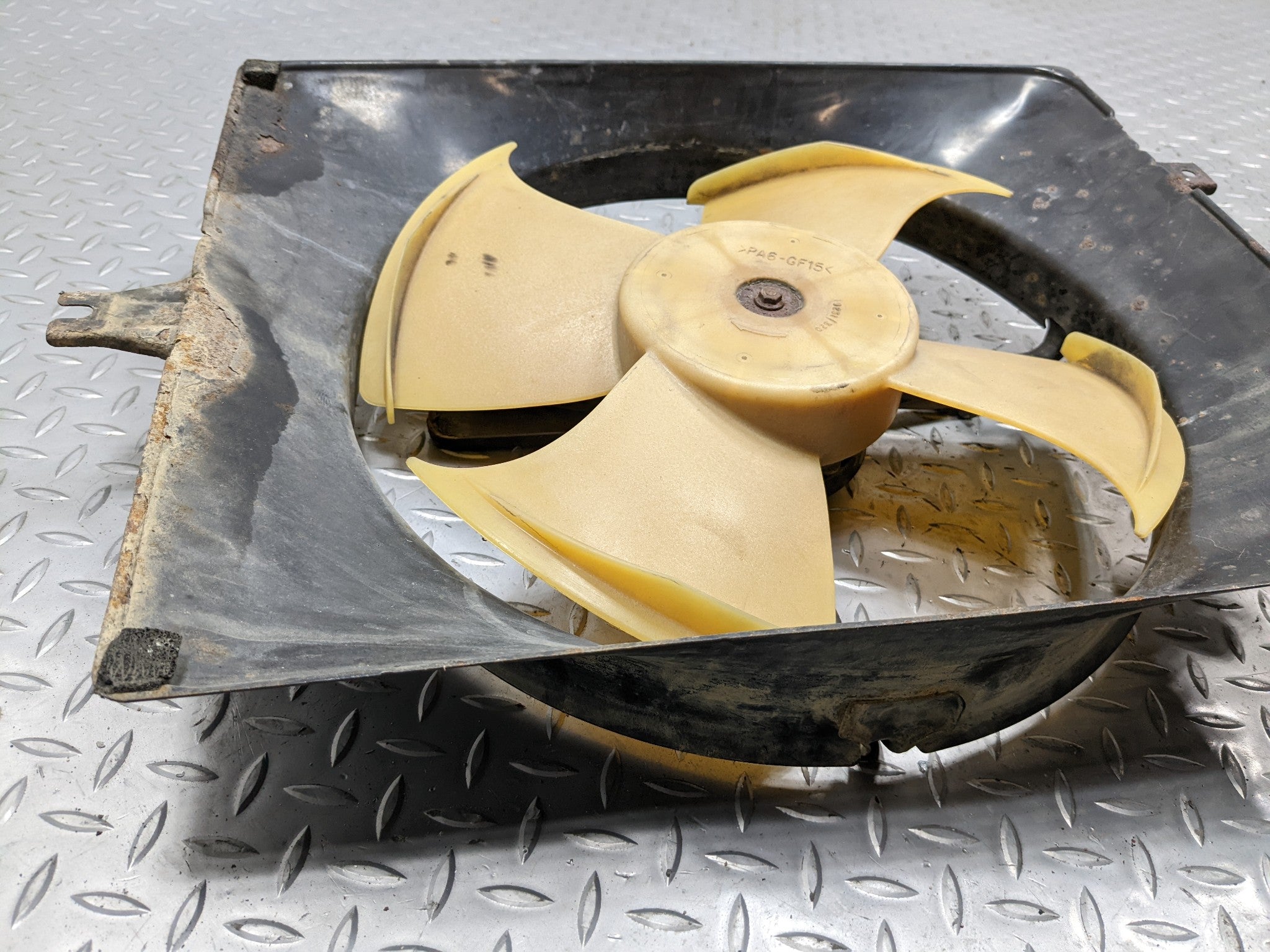 2004 - 2006 ACURA TL OEM ELECTRIC COOLING MOTOR FAN WITH SHROUD LEFT DRIVER SIDE