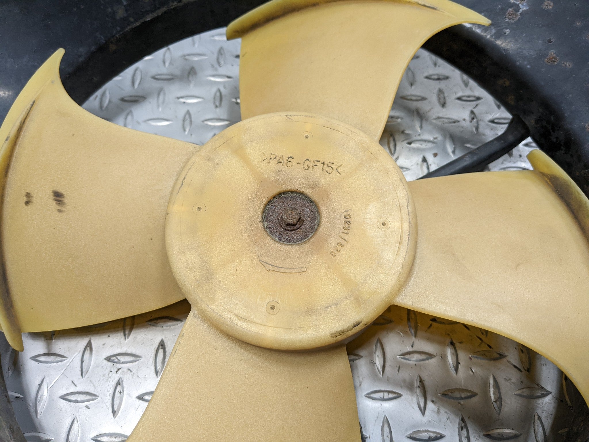 2004 - 2006 ACURA TL OEM ELECTRIC COOLING MOTOR FAN WITH SHROUD LEFT DRIVER SIDE