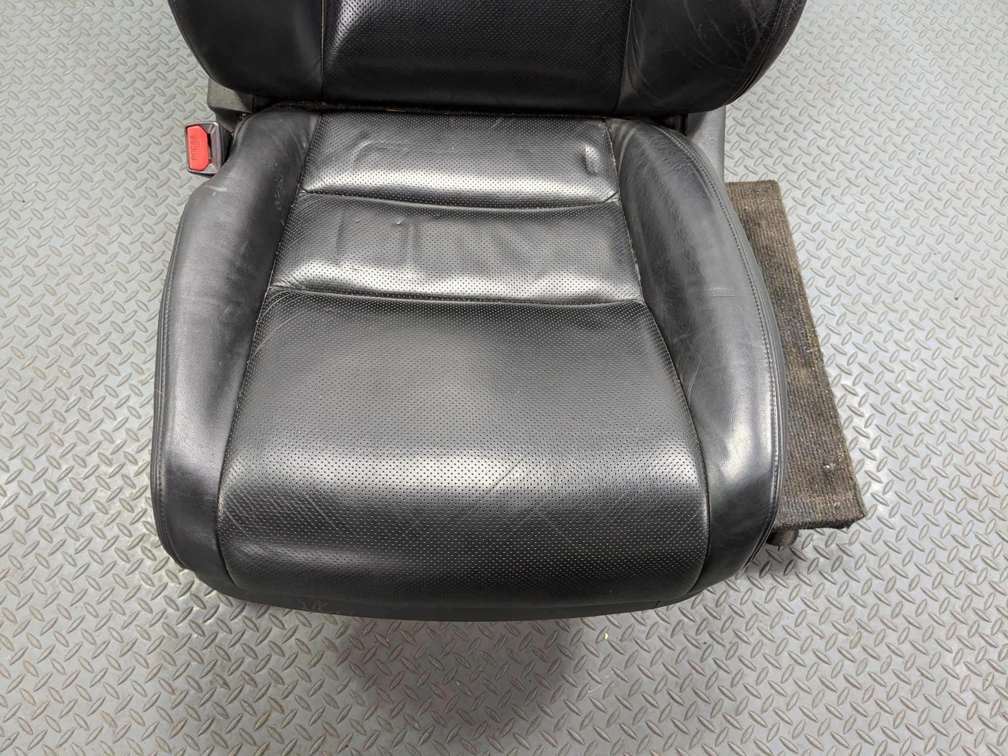 2004 - 2006 ACURA TL OEM DRIVER SIDE SEAT ASSEMBLY LEATHER BLACK FRONT LEFT