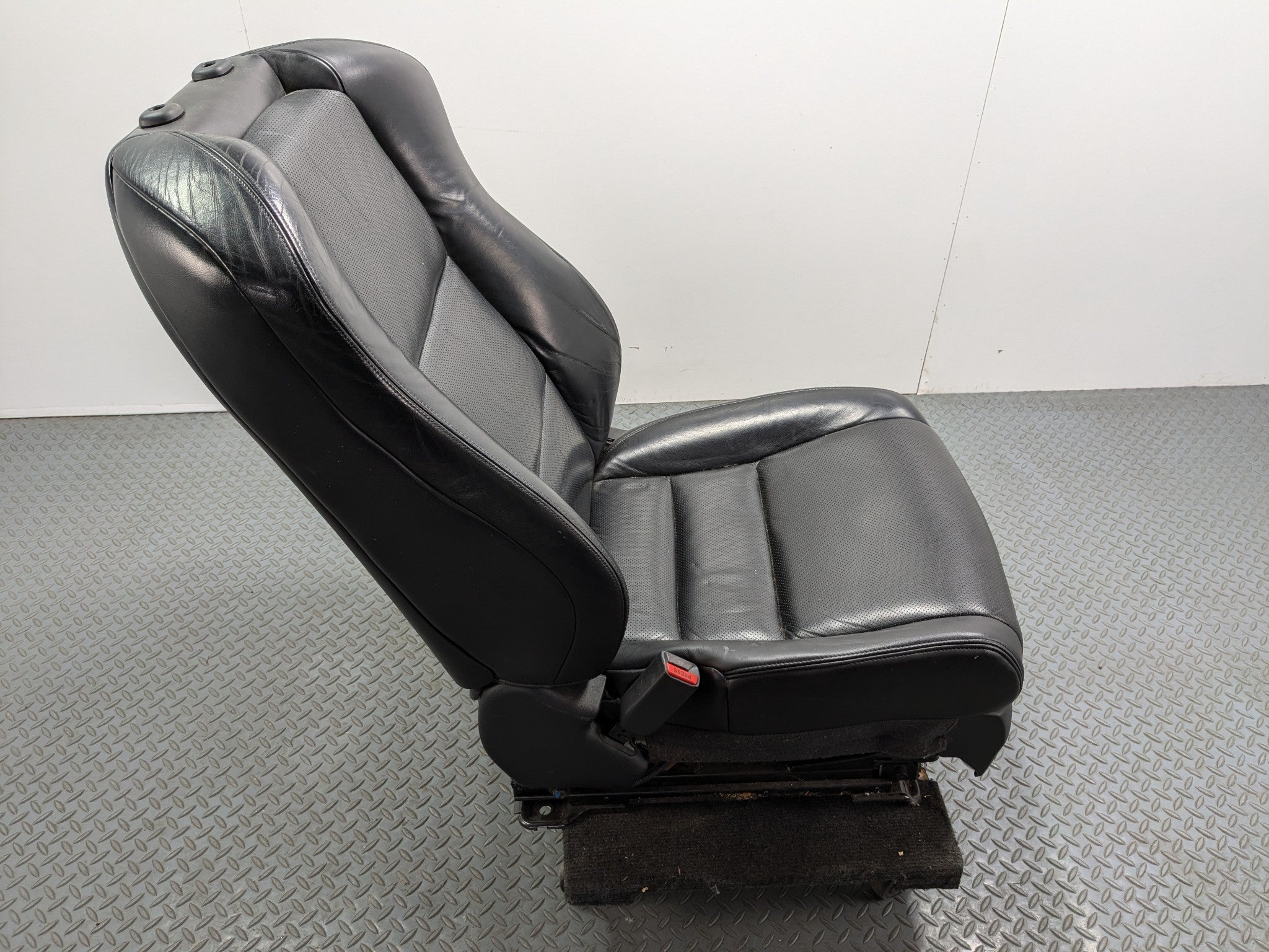 2004 - 2006 ACURA TL OEM DRIVER SIDE SEAT ASSEMBLY LEATHER BLACK FRONT LEFT