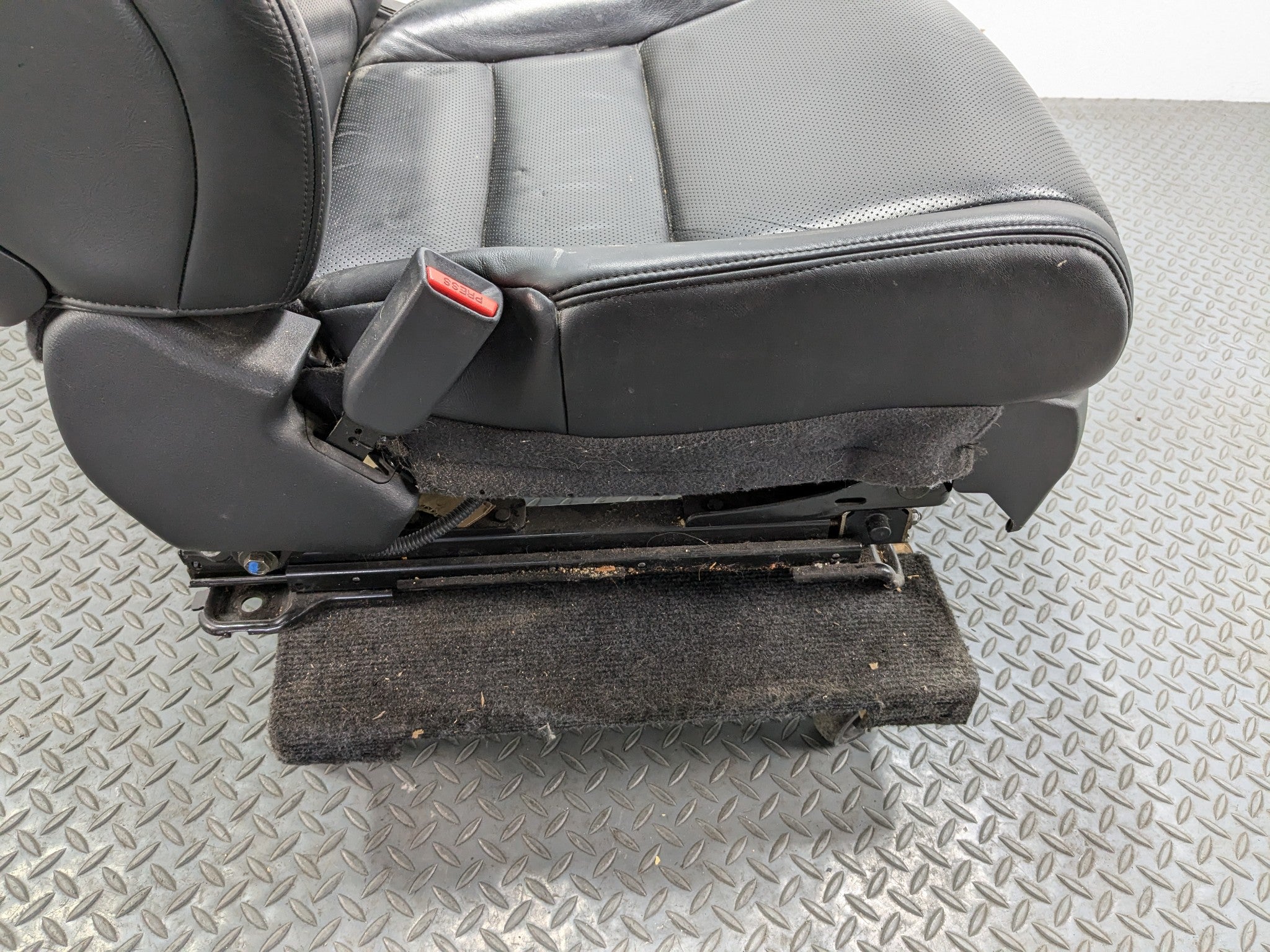 2004 - 2006 ACURA TL OEM DRIVER SIDE SEAT ASSEMBLY LEATHER BLACK FRONT LEFT