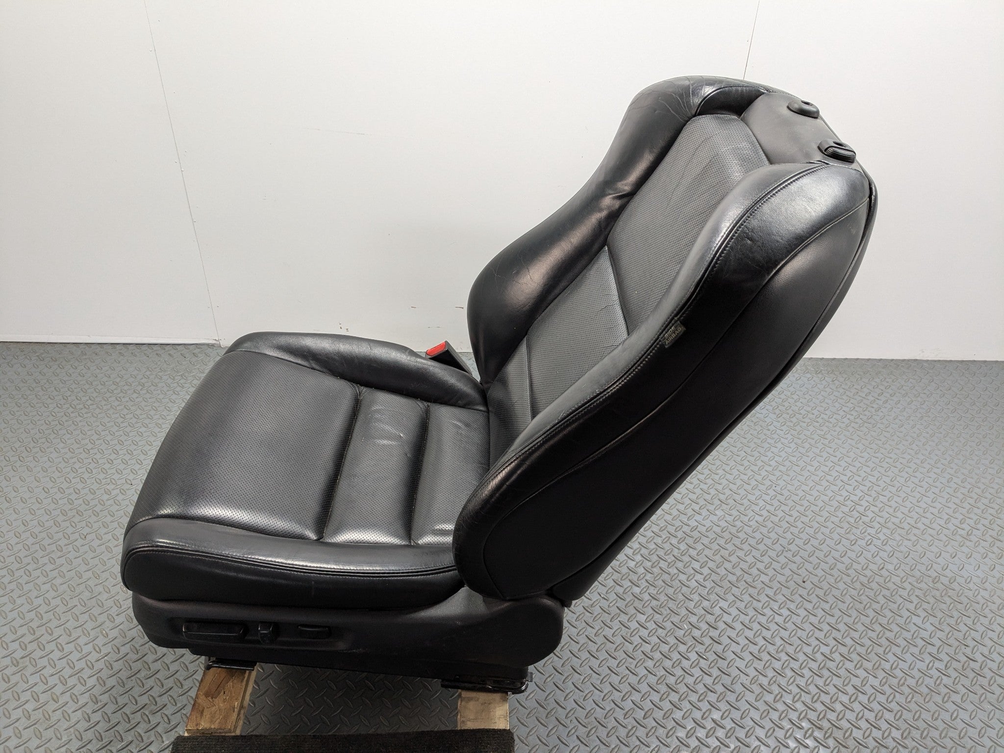 2004 - 2006 ACURA TL OEM DRIVER SIDE SEAT ASSEMBLY LEATHER BLACK FRONT LEFT
