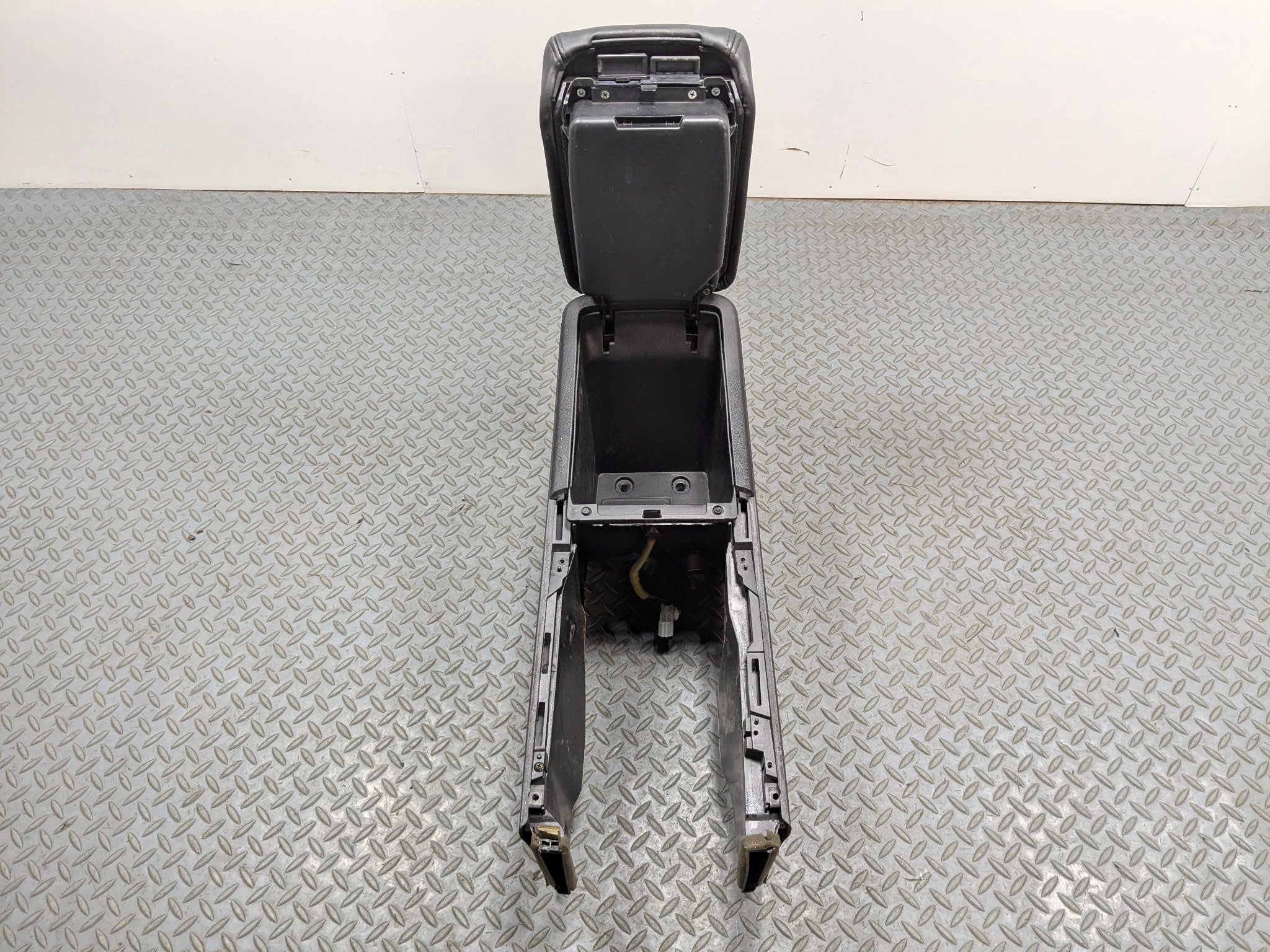 2004 - 2006 ACURA TL OEM ARMREST FRONT LEFT DRIVER SIDE CENTER CONSOLE EBONY