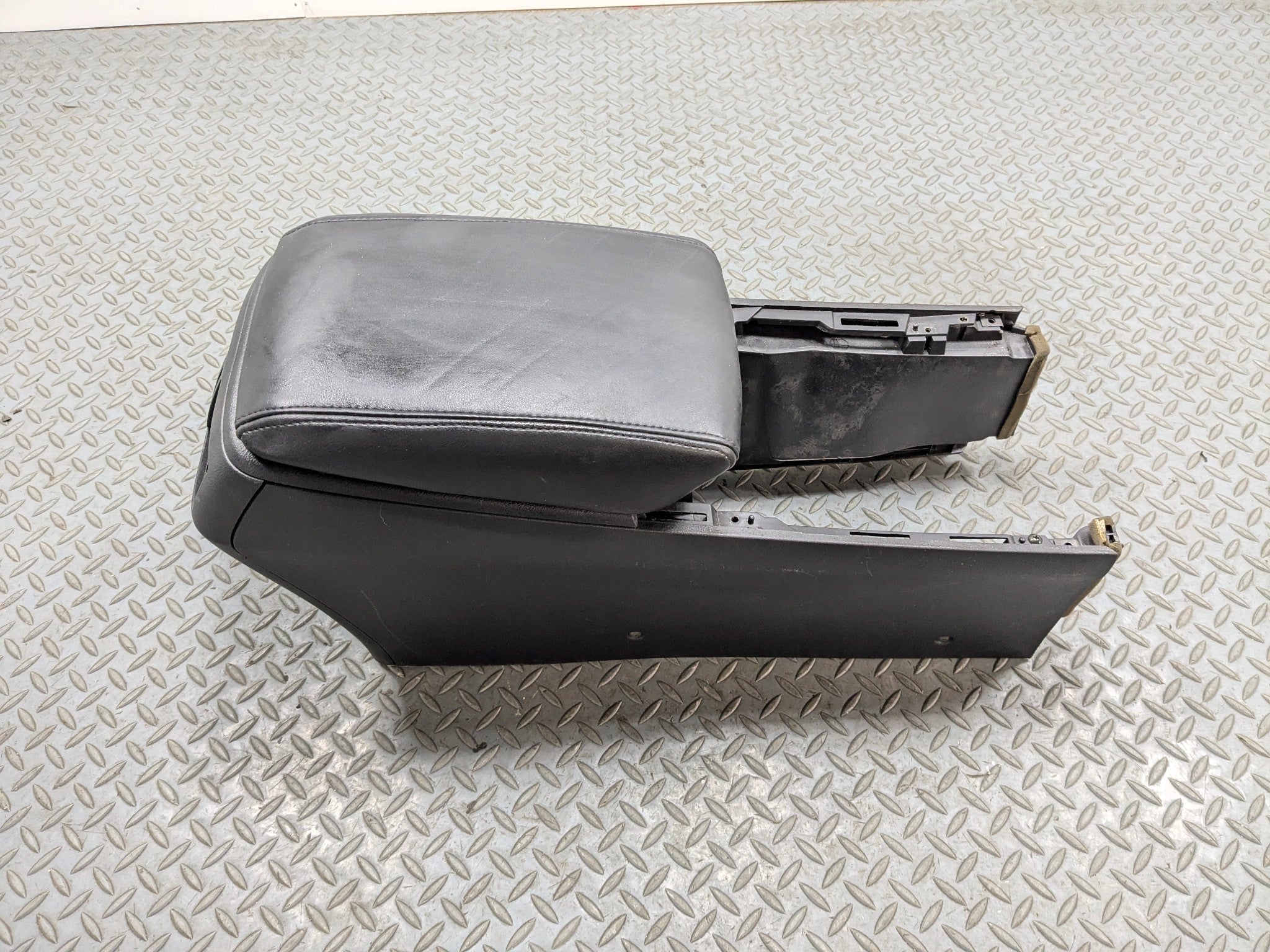 2004 - 2006 ACURA TL OEM ARMREST FRONT LEFT DRIVER SIDE CENTER CONSOLE EBONY