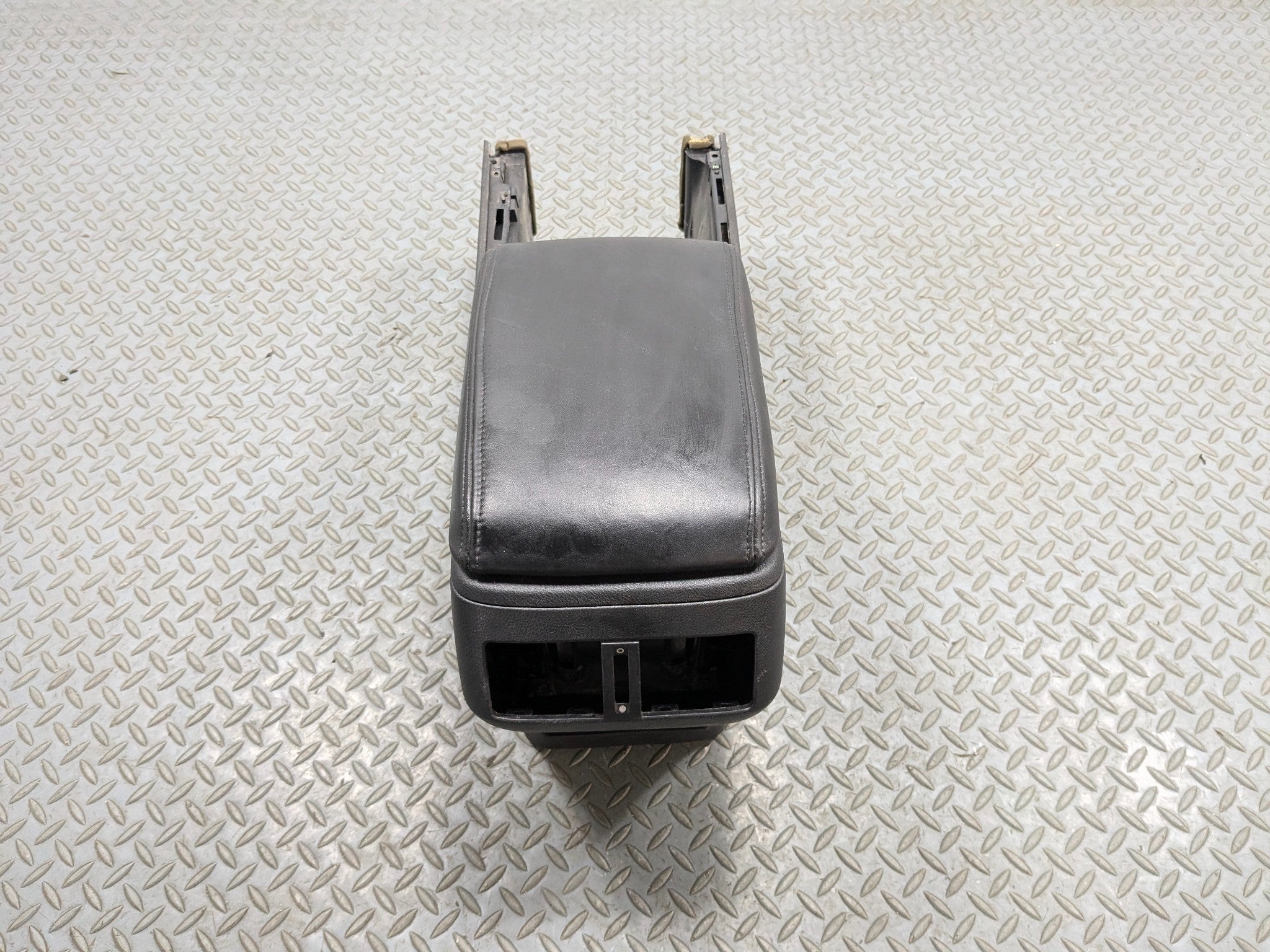 2004 - 2006 ACURA TL OEM ARMREST FRONT LEFT DRIVER SIDE CENTER CONSOLE EBONY