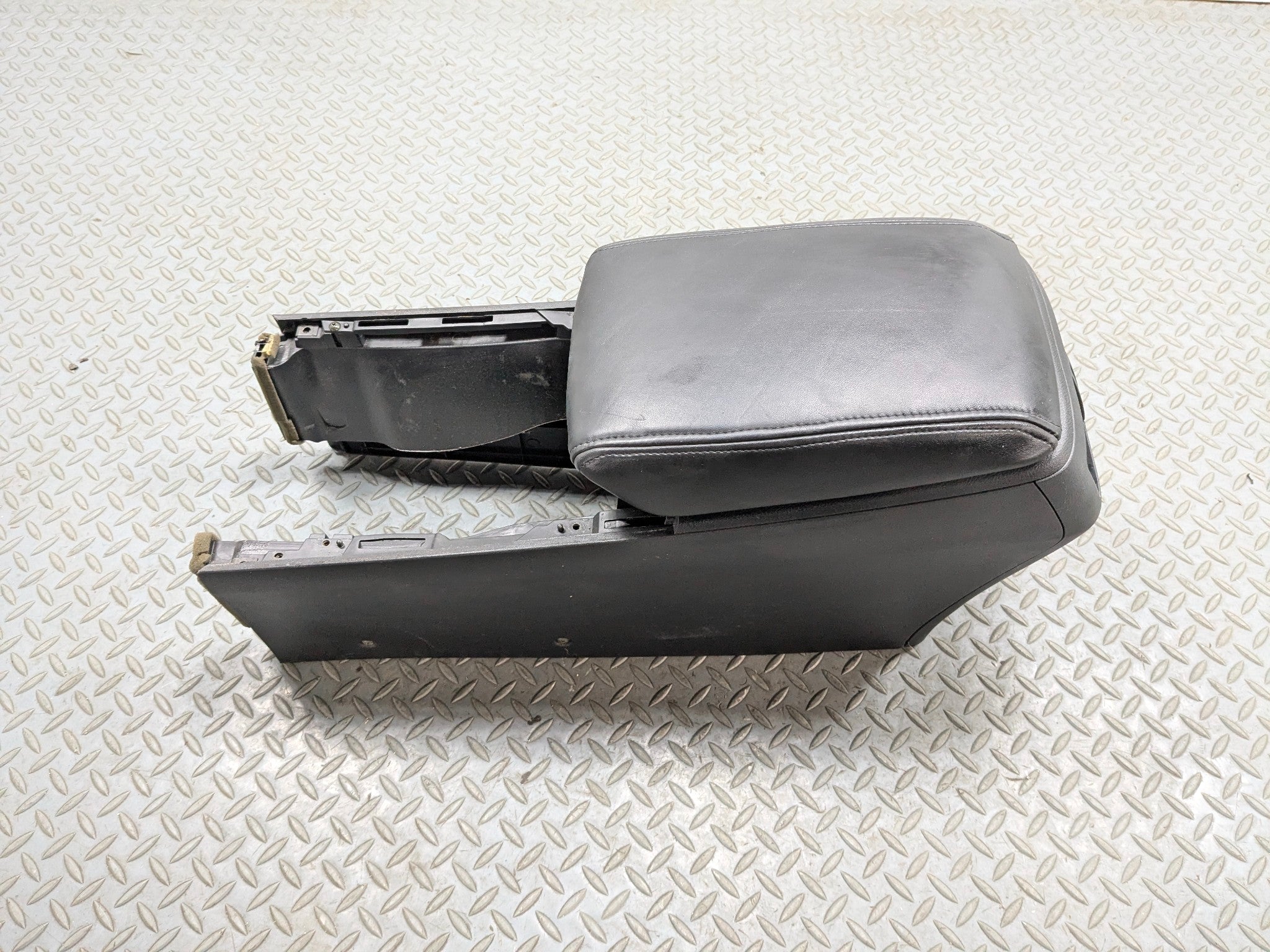 2004 - 2006 ACURA TL OEM ARMREST FRONT LEFT DRIVER SIDE CENTER CONSOLE EBONY