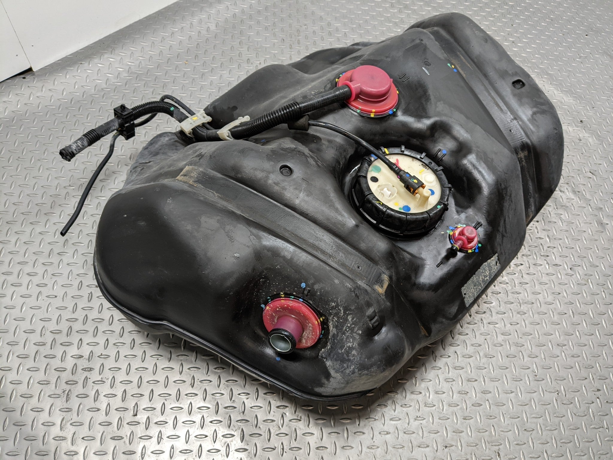 2004 - 2006 ACURA TL OEM GAS FUEL TANK RESERVIOR ASSEMBLY