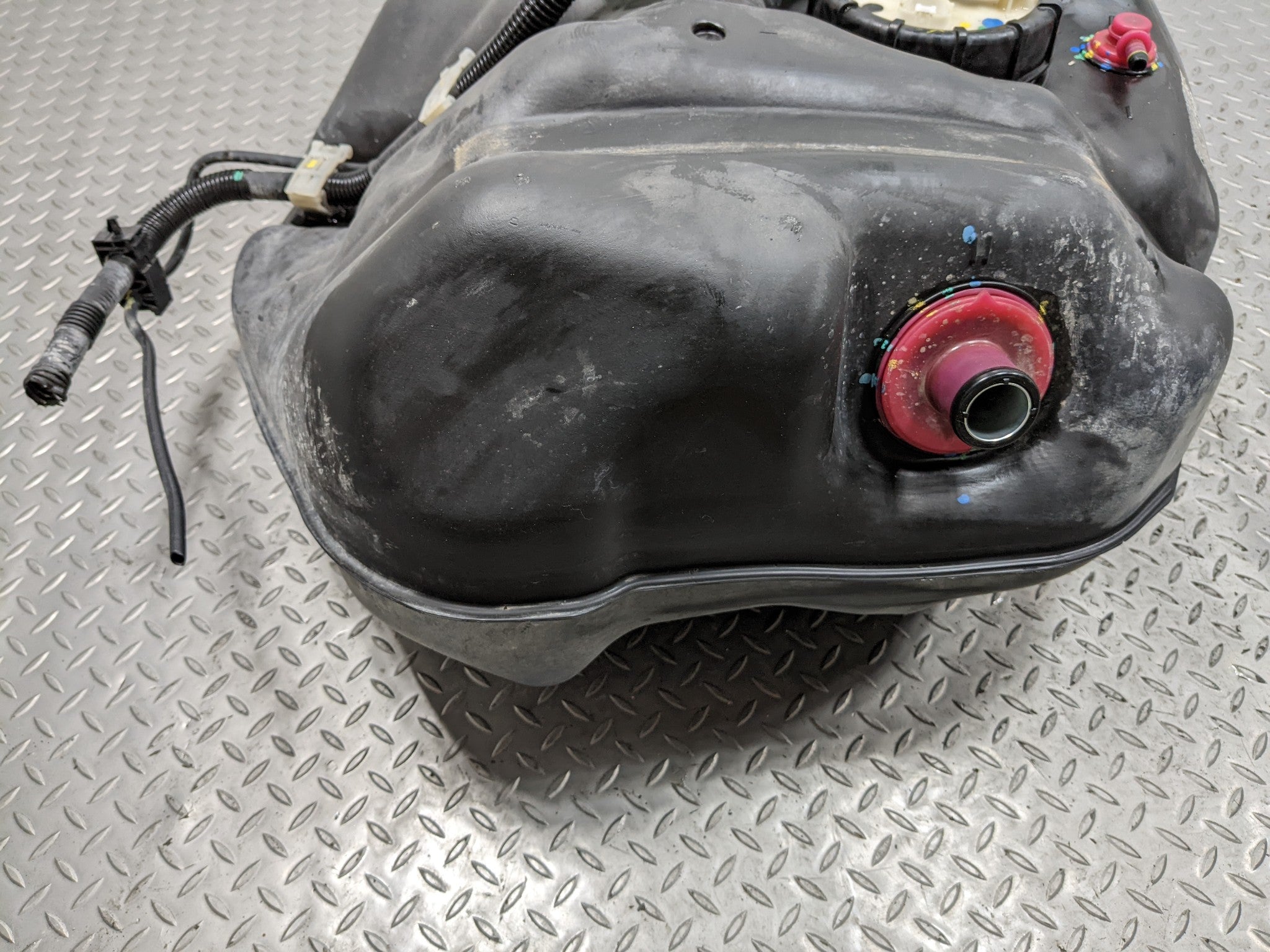 2004 - 2006 ACURA TL OEM GAS FUEL TANK RESERVIOR ASSEMBLY