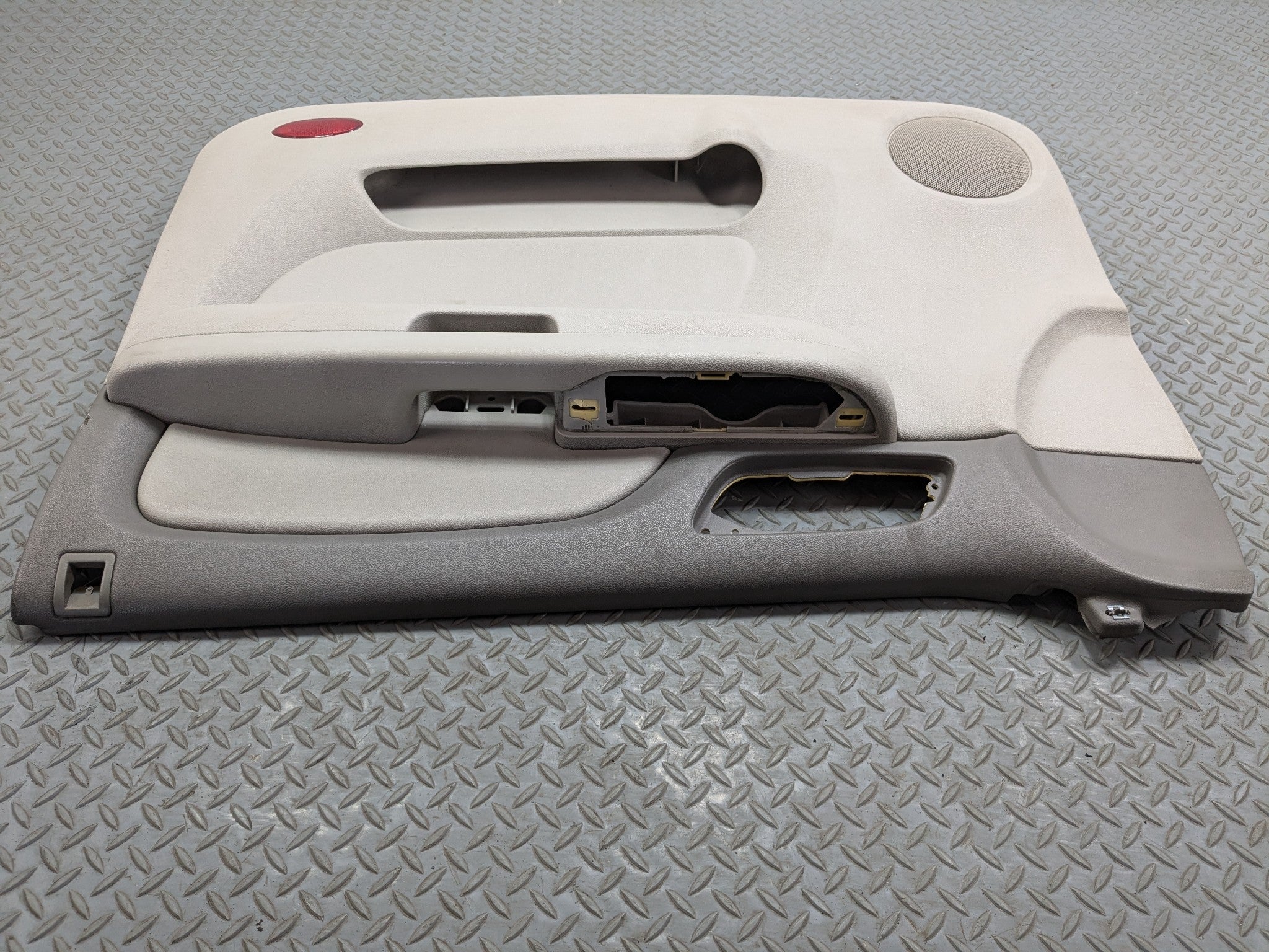 07 - 09 CHEVROLET TAHOE OEM INTERIOR DOOR TRIM PANEL FRONT RIGHT PASSENGER SIDE